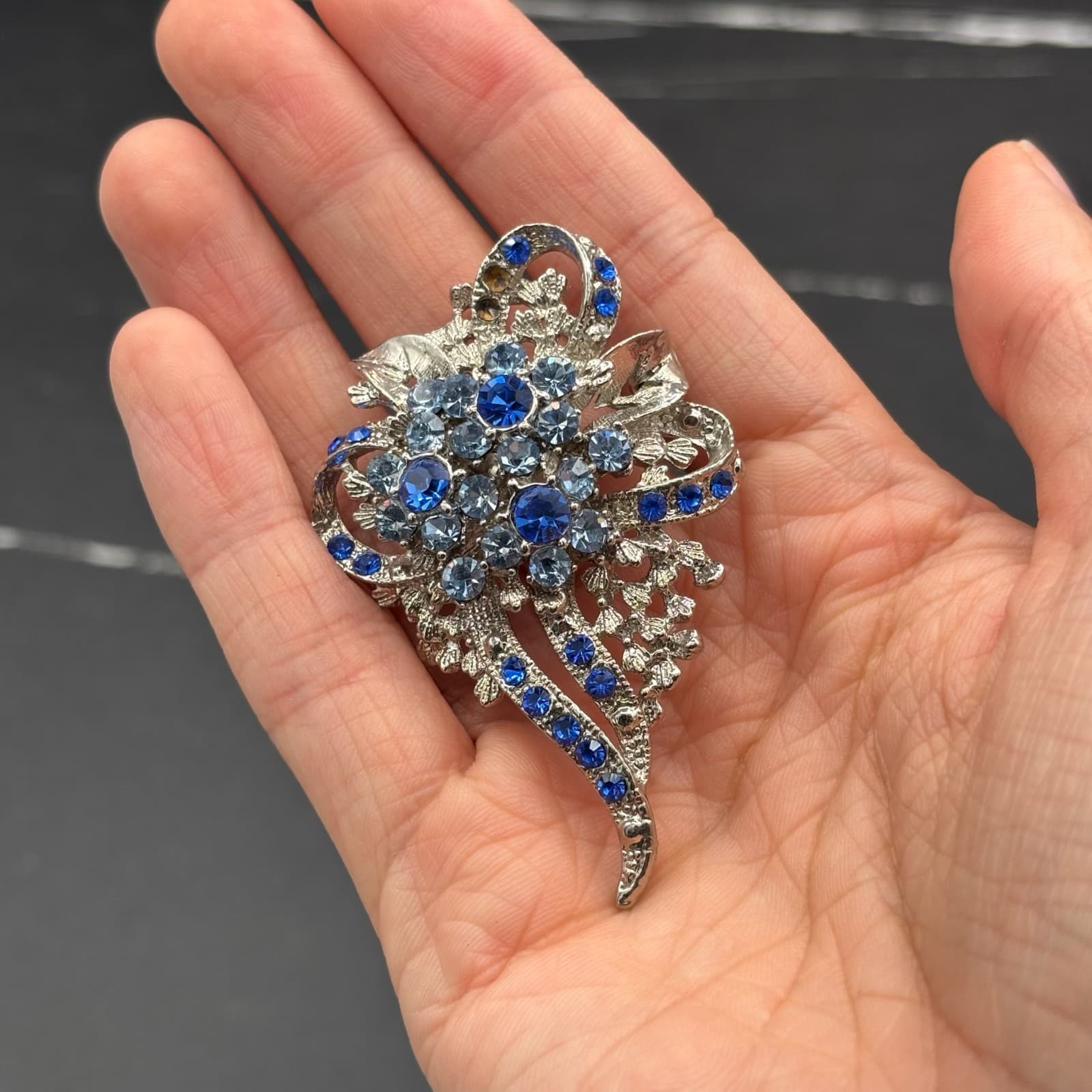 Silver-Tone Foilback Blue Rhinestone Floral Brooch Vintage Sparkle Style - Thumbnail 2