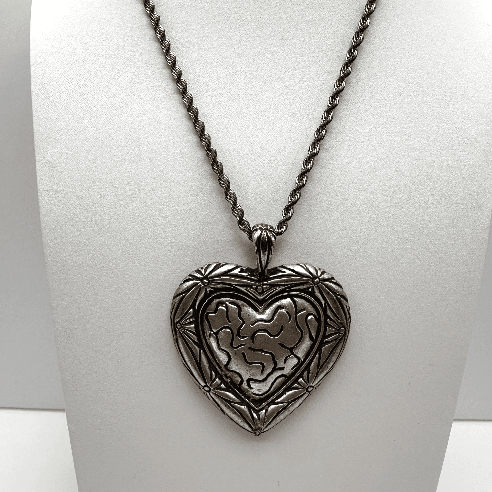 Vintage 90s Time and Tru Silver Tone Embossed Heart Pendant Rope Chain Jewelry - Thumbnail 2