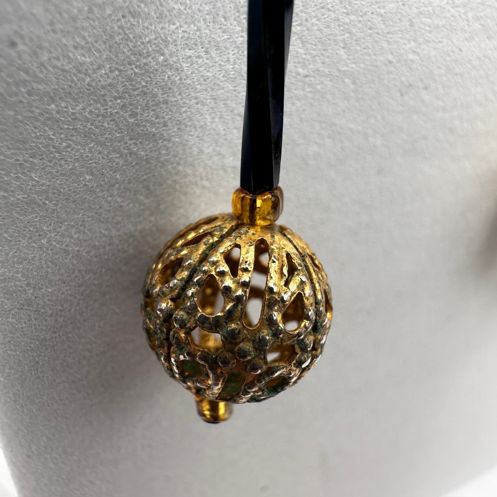 Vintage 90s Gold Tone Filigree Orb Dangle Earrings Black Twisted Glass Bead Boho - Thumbnail 4