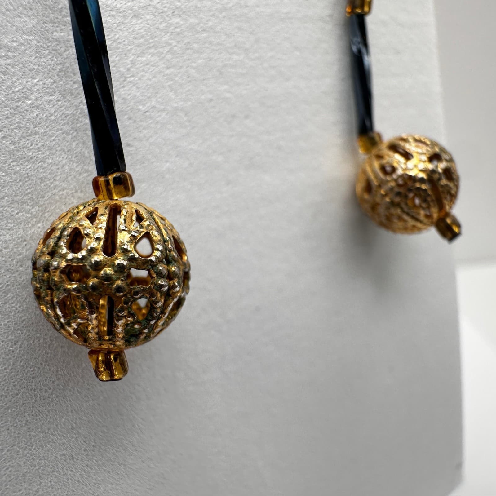 Vintage 90s Gold Tone Filigree Orb Dangle Earrings Black Twisted Glass Bead Boho - Thumbnail 5