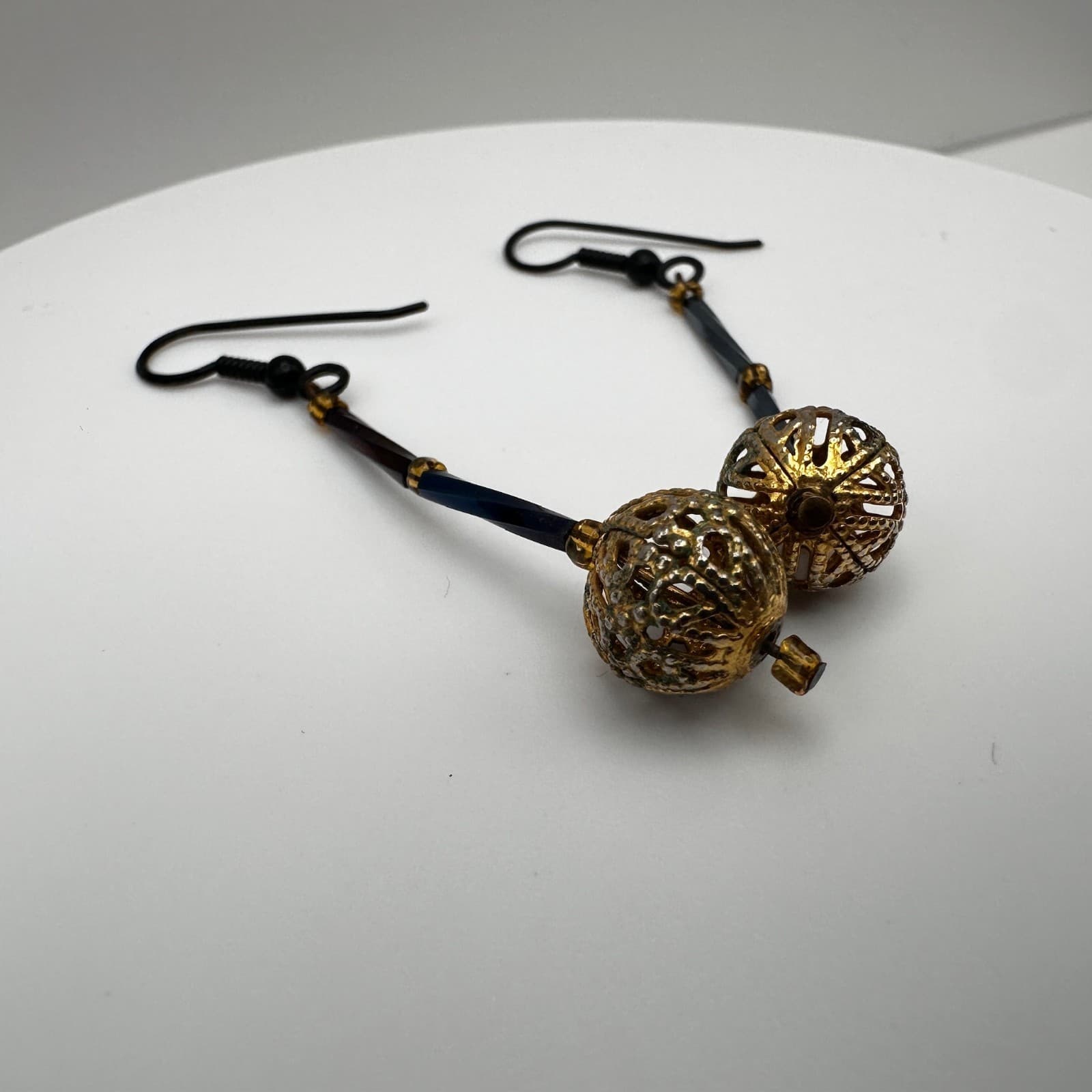 Vintage 90s Gold Tone Filigree Orb Dangle Earrings Black Twisted Glass Bead Boho - Thumbnail 6