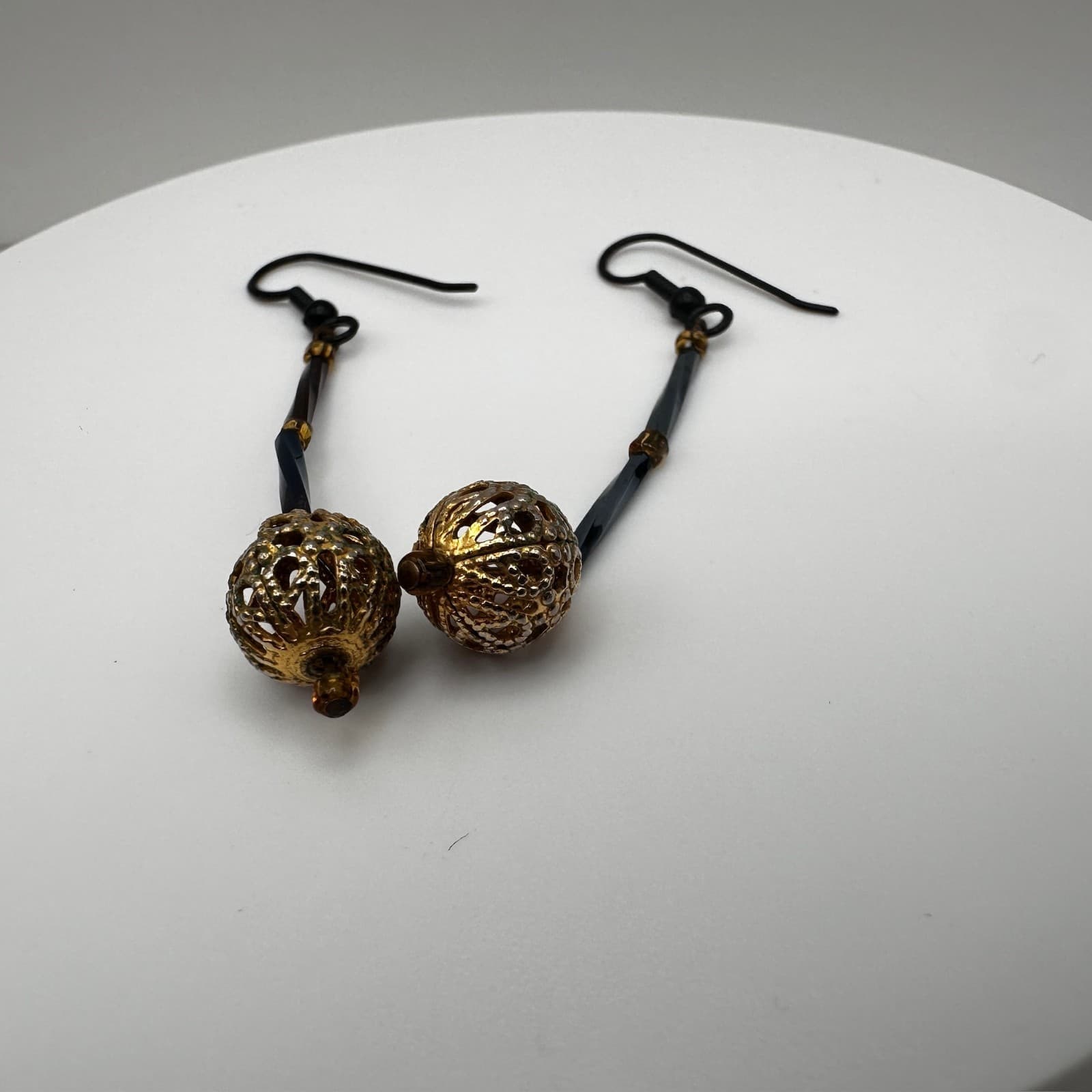 Vintage 90s Gold Tone Filigree Orb Dangle Earrings Black Twisted Glass Bead Boho - Thumbnail 7