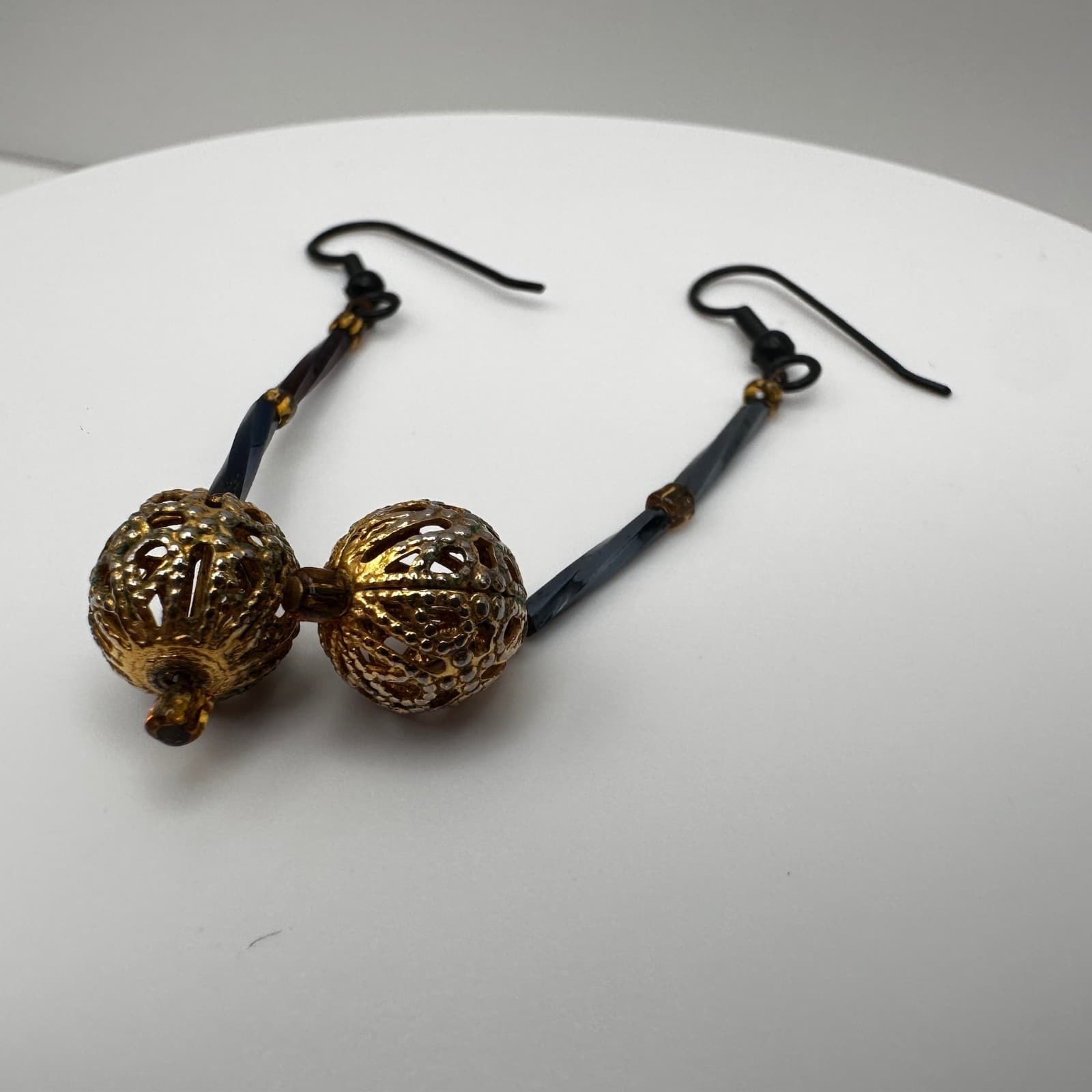 Vintage 90s Gold Tone Filigree Orb Dangle Earrings Black Twisted Glass Bead Boho - Thumbnail 8