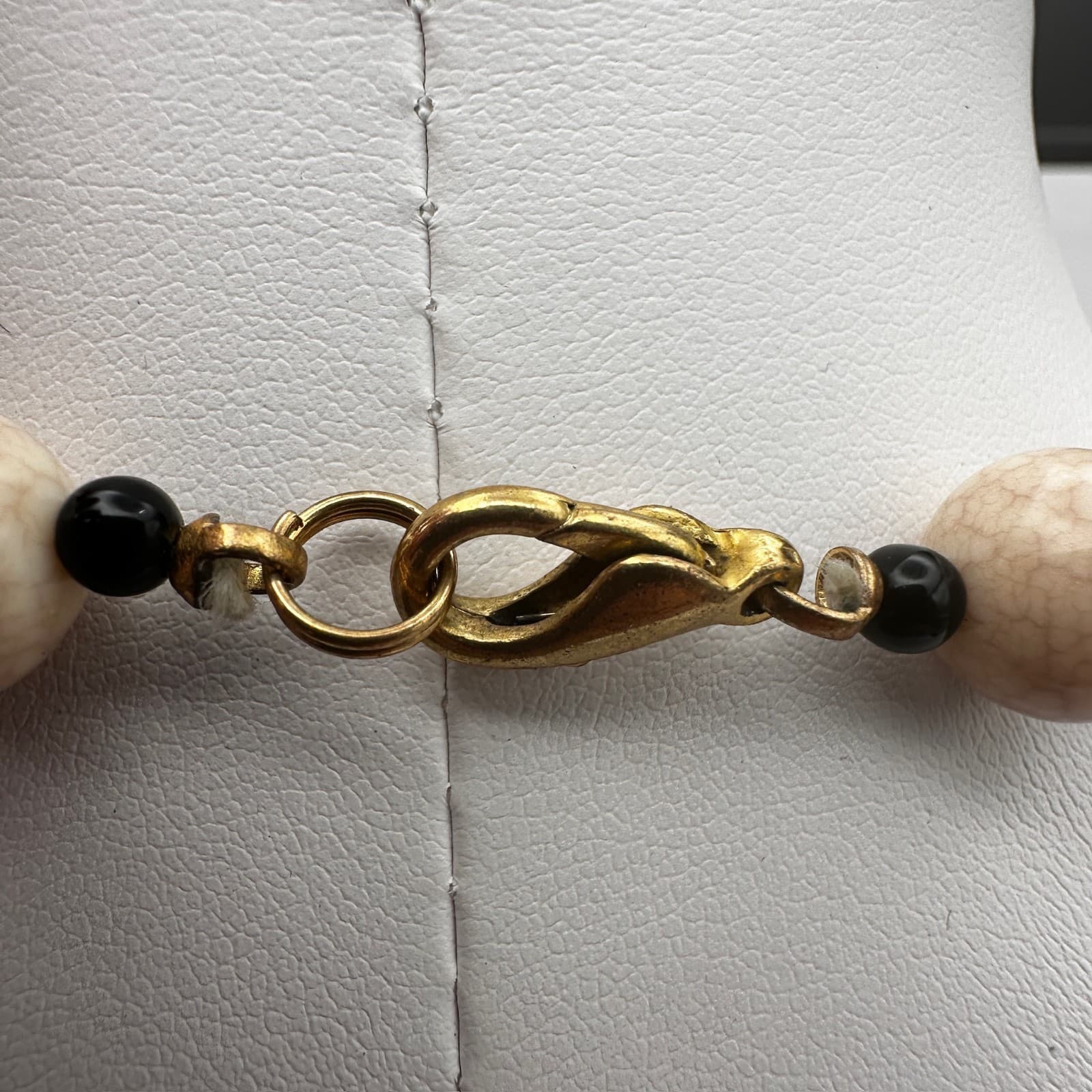 Vintage 90s Boho Necklace Faux Howlite Cream & Black Marble Beads Statement - Thumbnail 9