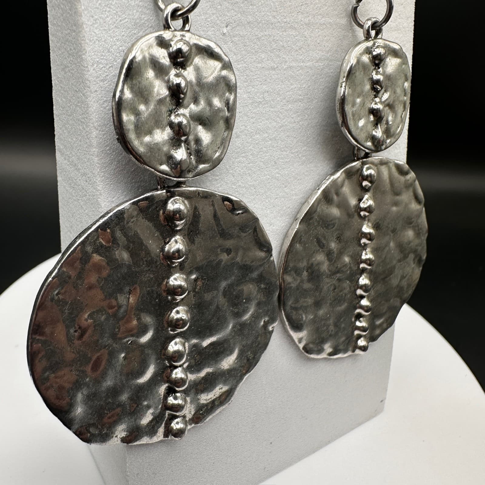 Vintage Y2K Hammered Silver Tone Dangle Earring Textured Round Statement Jewelry - Thumbnail 2