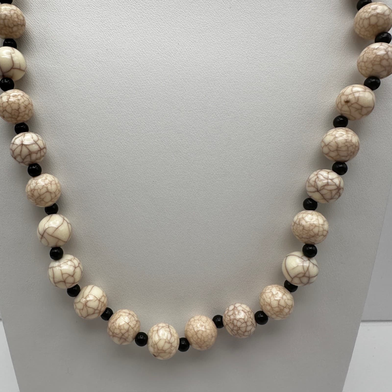 Vintage 90s Boho Necklace Faux Howlite Cream & Black Marble Beads Statement - Thumbnail 11