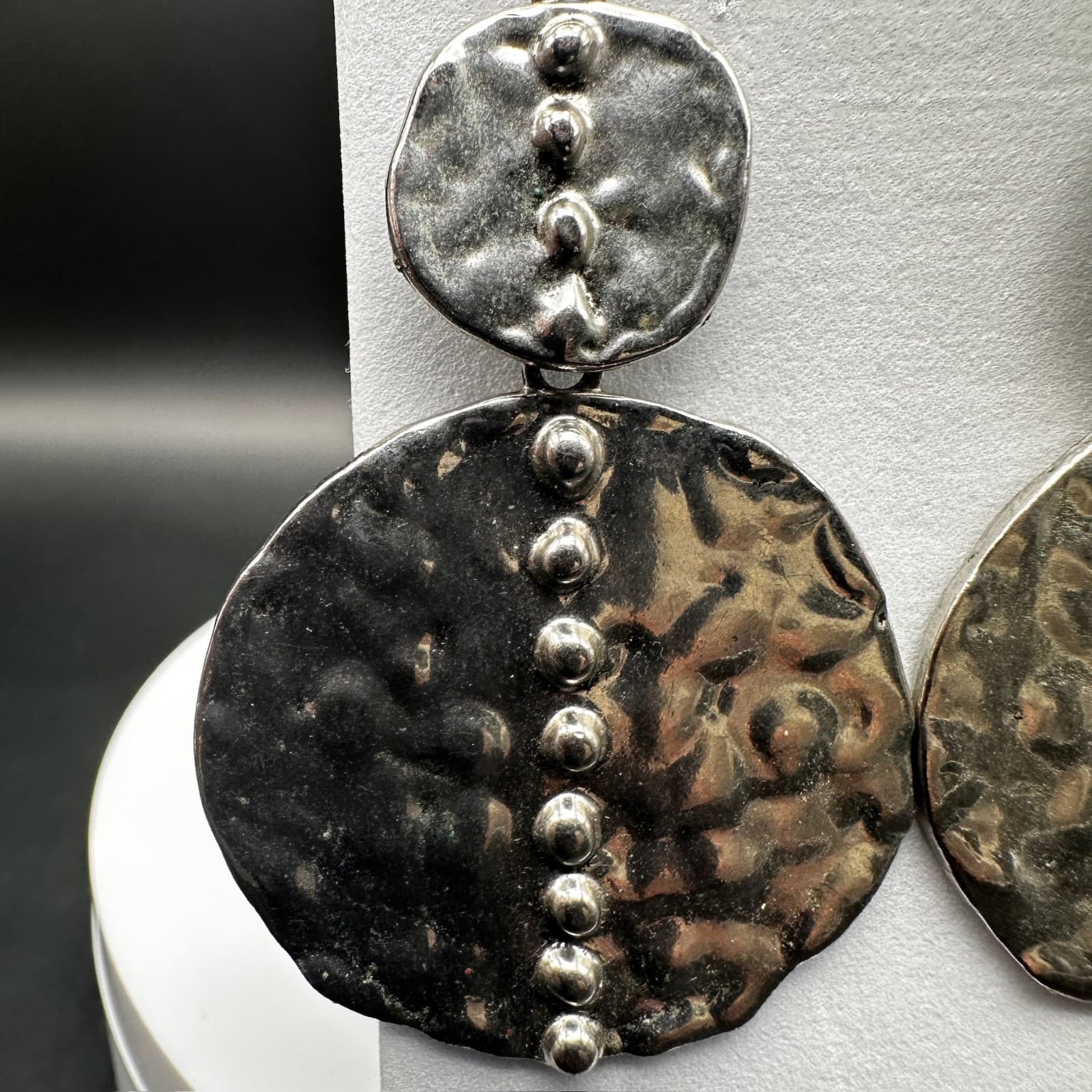 Vintage Y2K Hammered Silver Tone Dangle Earring Textured Round Statement Jewelry - Thumbnail 4