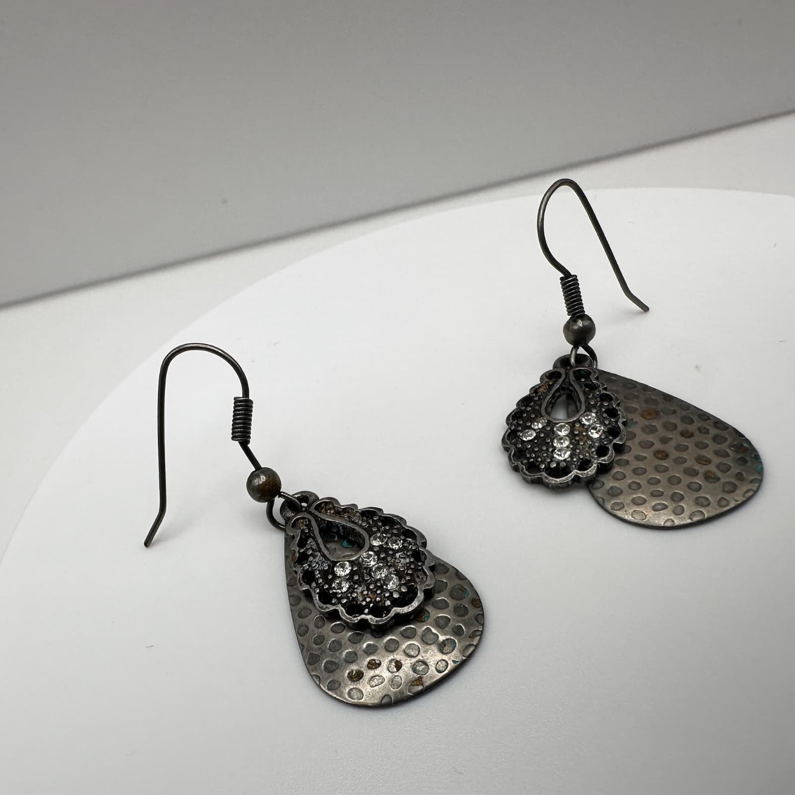 Vintage 90s Silver Tone Hammered Teardrop Earrings Rhinestone Dangle Women's - Thumbnail 7