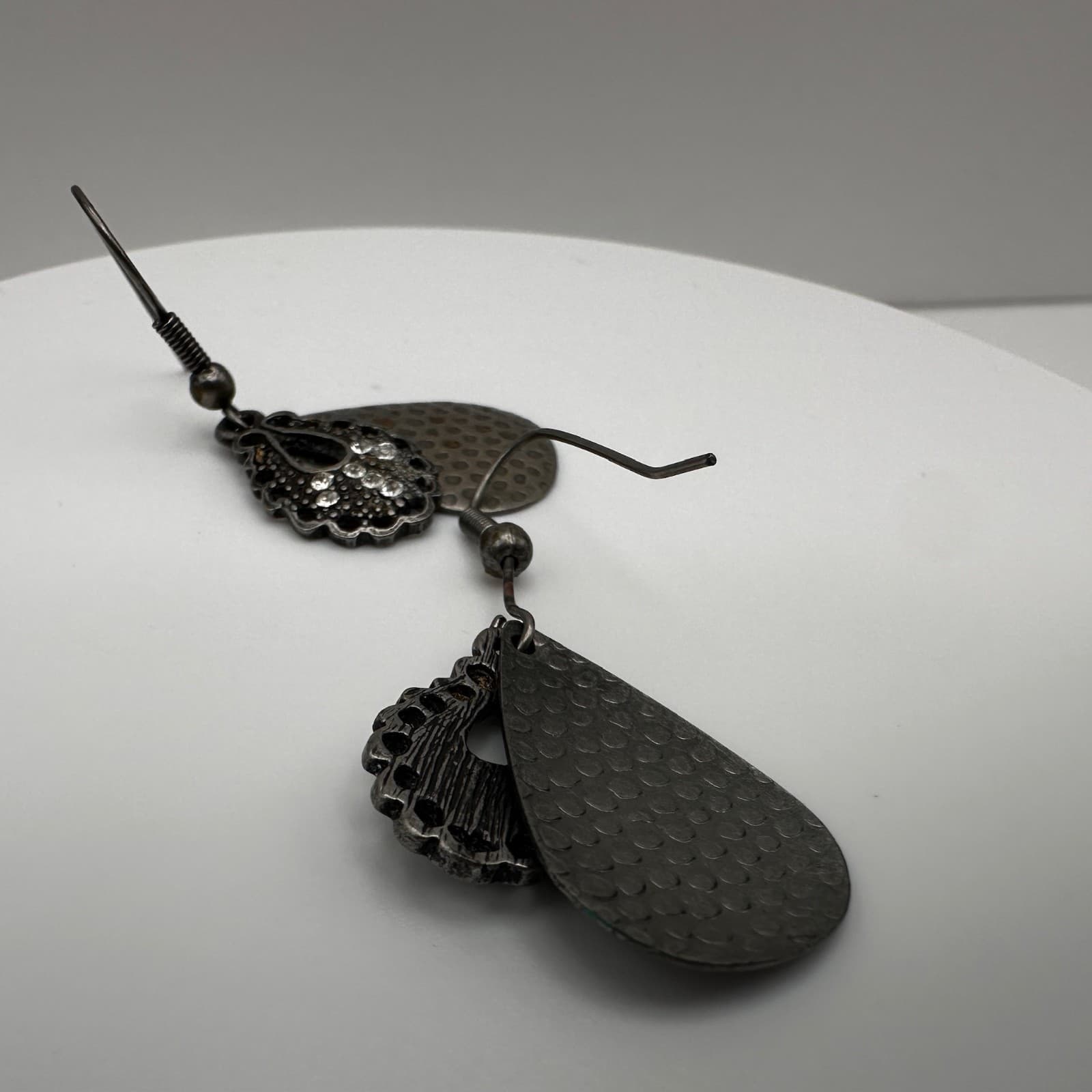 Vintage 90s Silver Tone Hammered Teardrop Earrings Rhinestone Dangle Women's - Thumbnail 9