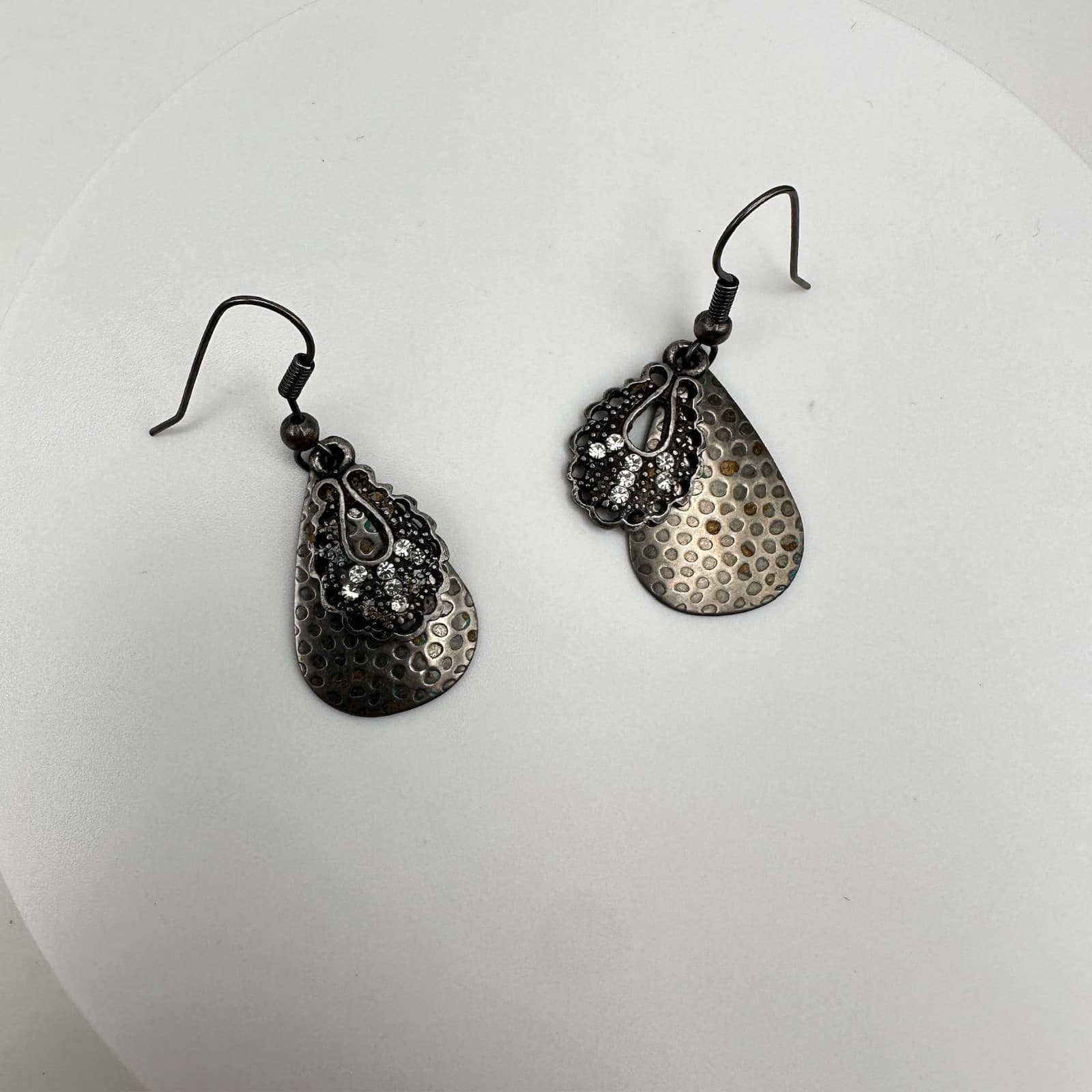 Vintage 90s Silver Tone Hammered Teardrop Earrings Rhinestone Dangle Women's - Thumbnail 5