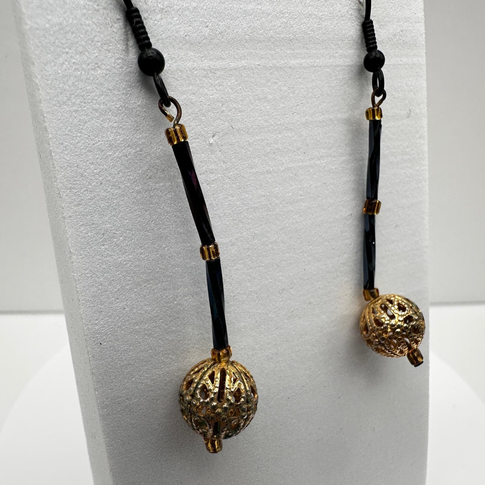 Vintage 90s Gold Tone Filigree Orb Dangle Earrings Black Twisted Glass Bead Boho - Thumbnail 3