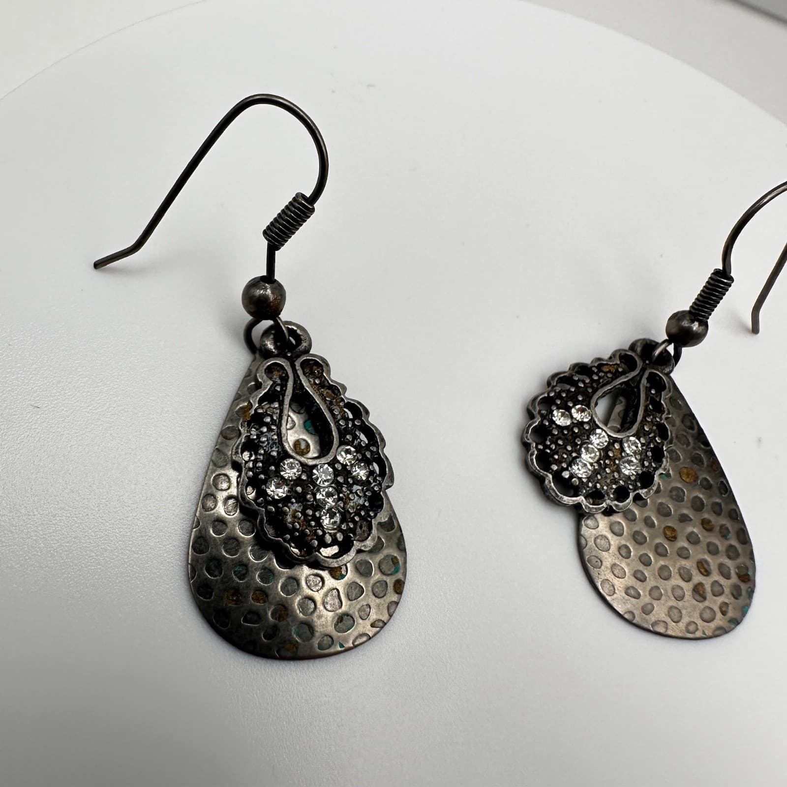Vintage 90s Silver Tone Hammered Teardrop Earrings Rhinestone Dangle Women's - Thumbnail 6