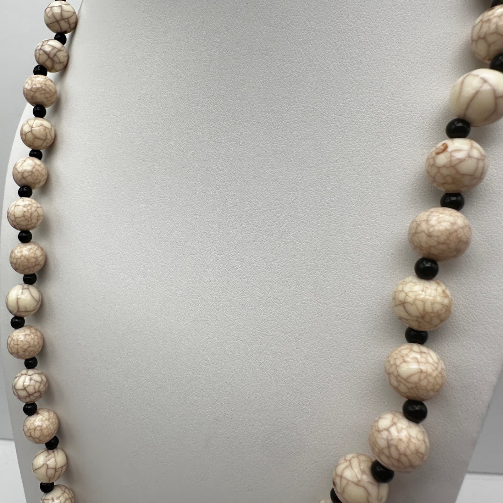 Vintage 90s Boho Necklace Faux Howlite Cream & Black Marble Beads Statement - Thumbnail 6