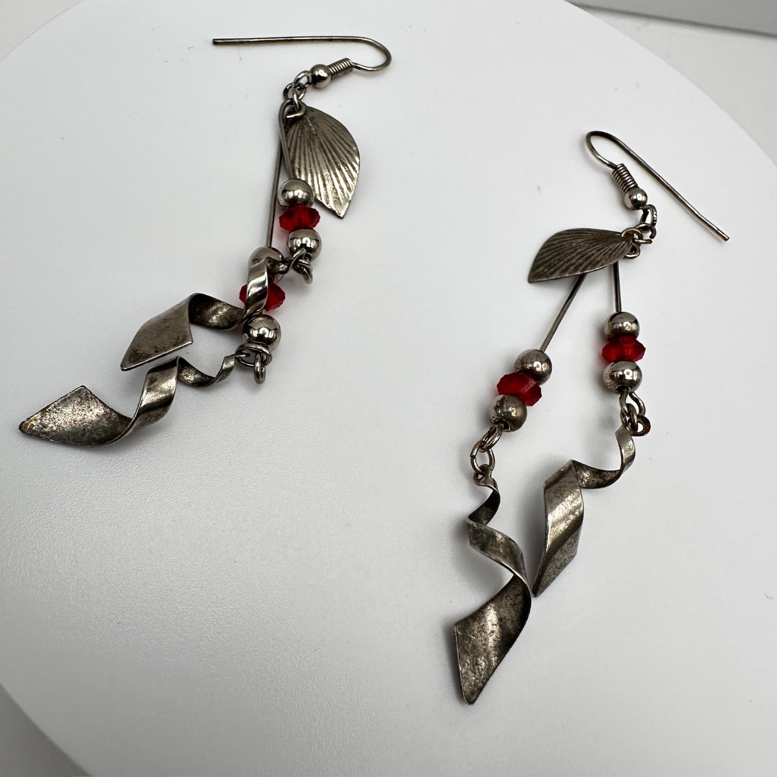 Vintage 90s Silver Tone Red Glass Bead Leaf Spiral Dangle Drop Earrings Jewelry - Thumbnail 8