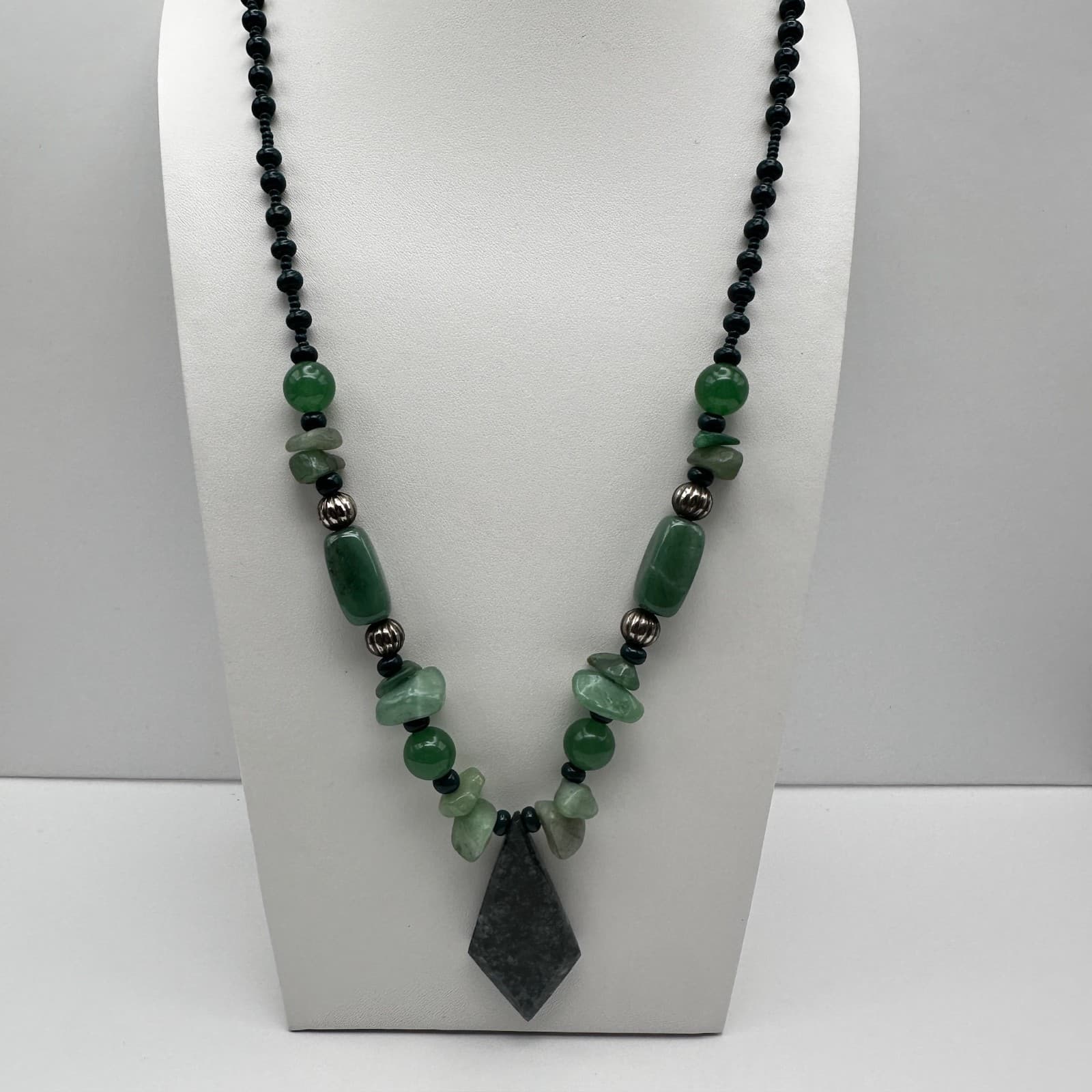Vintage 90s Green Aventurine Quartz Stone Bead Necklace Large Rhombus Pendant - Thumbnail 2