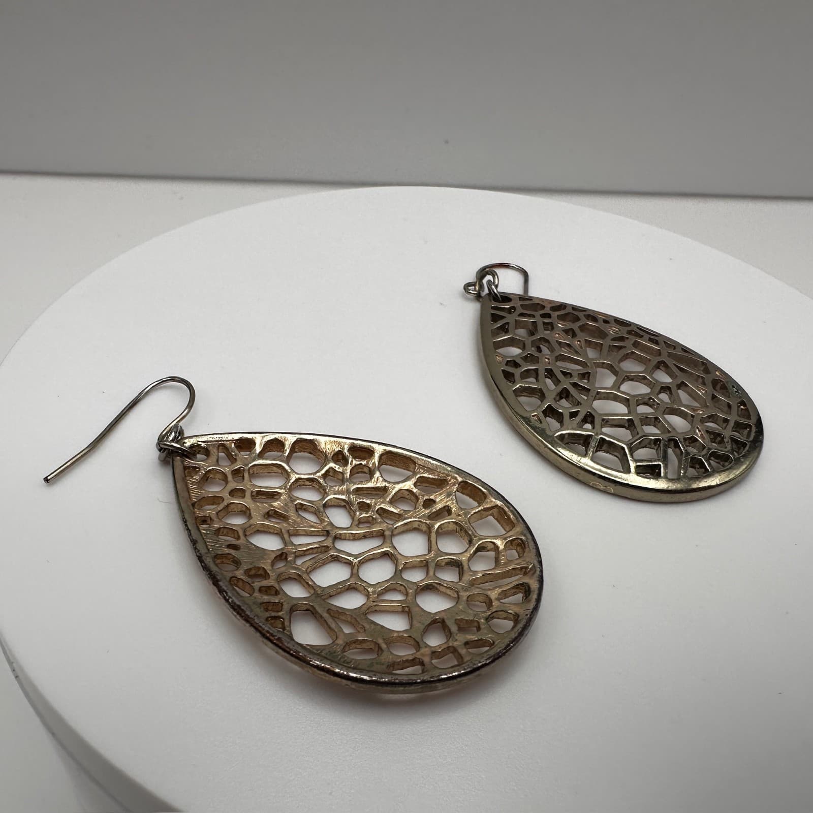 Vintage 90s Gold Tone Filigree Teardrop Dangle Earrings Boho Geometric Mesh - Thumbnail 8