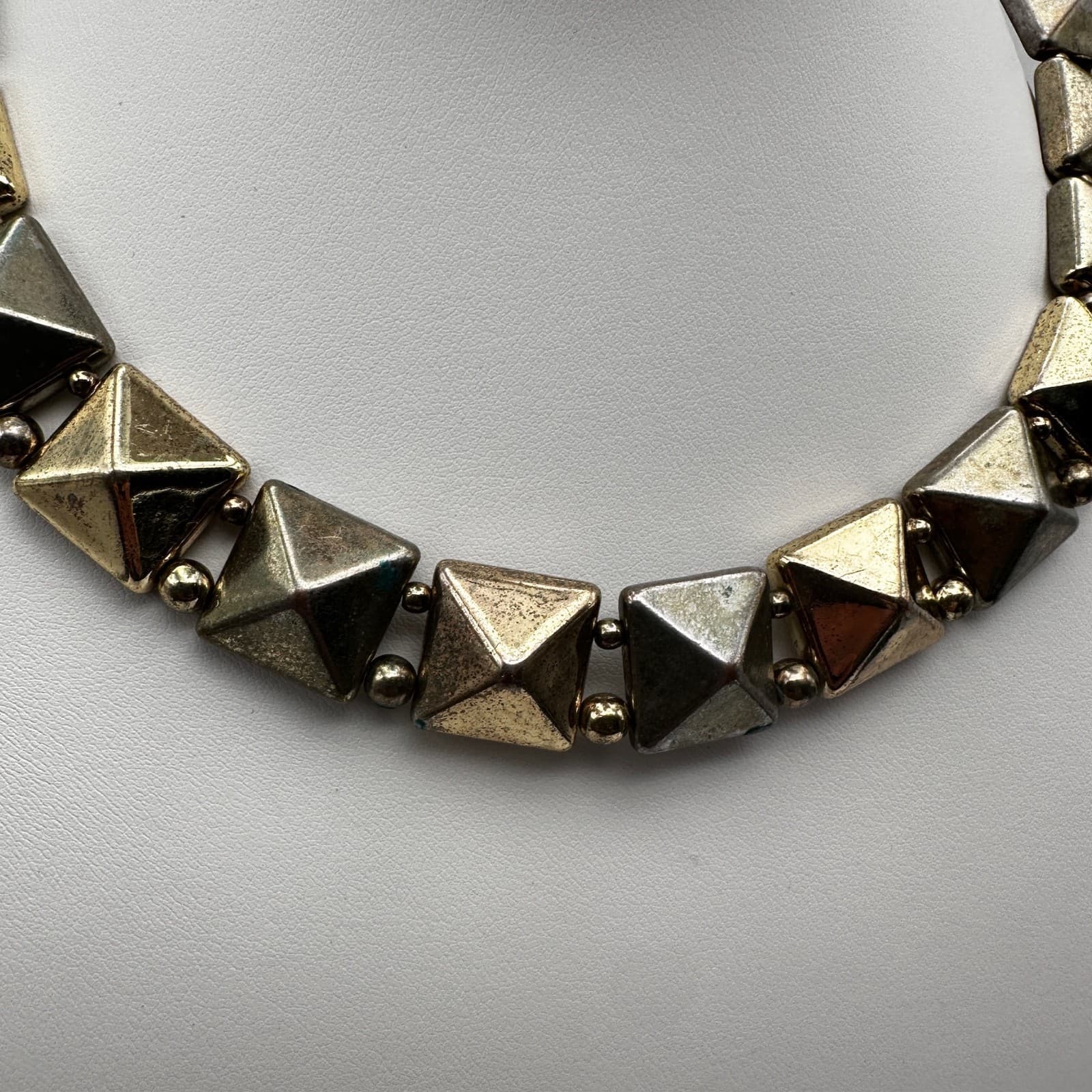Vintage 80s Gold Tone Pyramid Stud Choker Necklace Geometric Women's Jewelry - Thumbnail 3