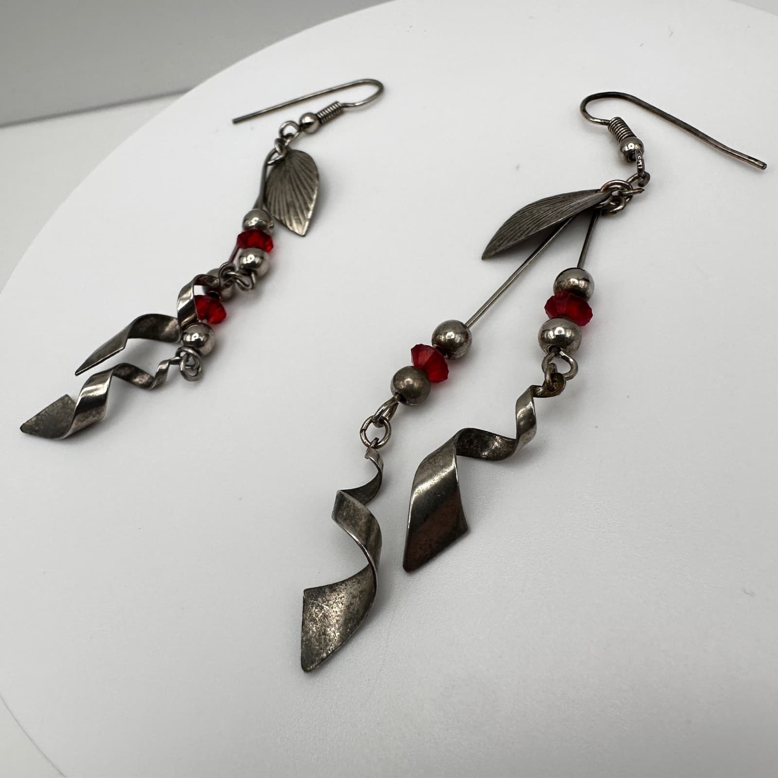 Vintage 90s Silver Tone Red Glass Bead Leaf Spiral Dangle Drop Earrings Jewelry - Thumbnail 9