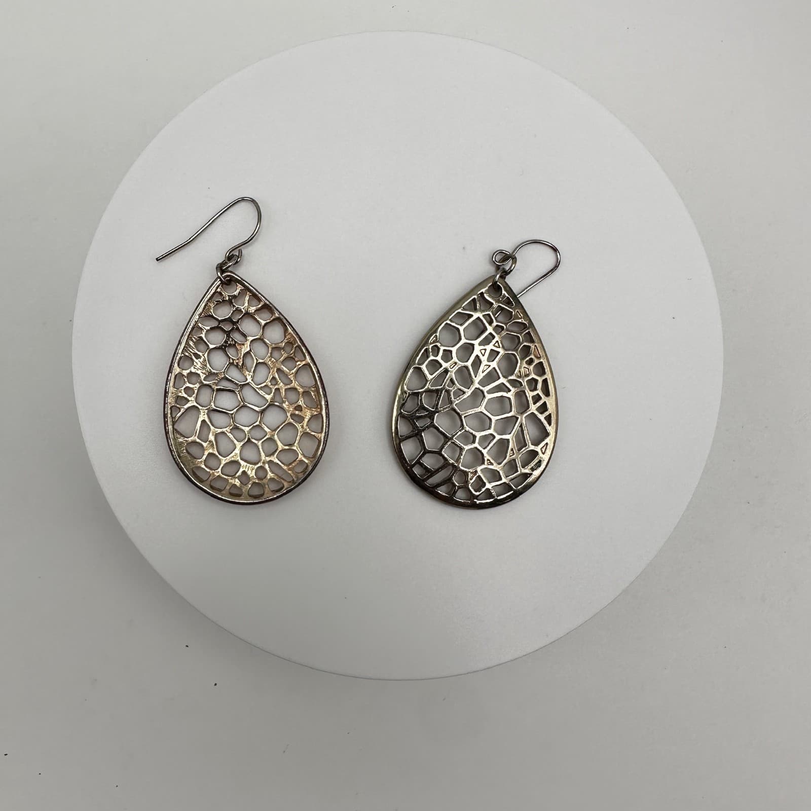 Vintage 90s Gold Tone Filigree Teardrop Dangle Earrings Boho Geometric Mesh - Thumbnail 6