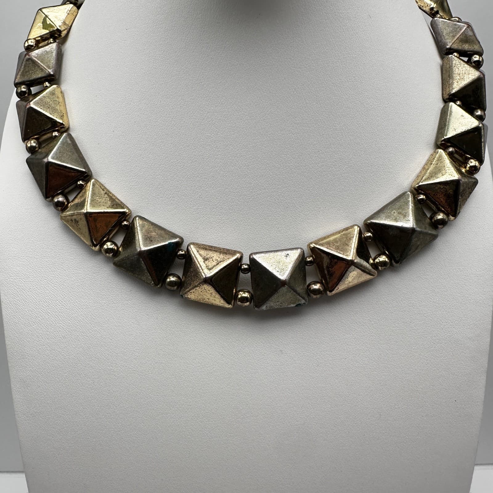 Vintage 80s Gold Tone Pyramid Stud Choker Necklace Geometric Women's Jewelry - Thumbnail 2