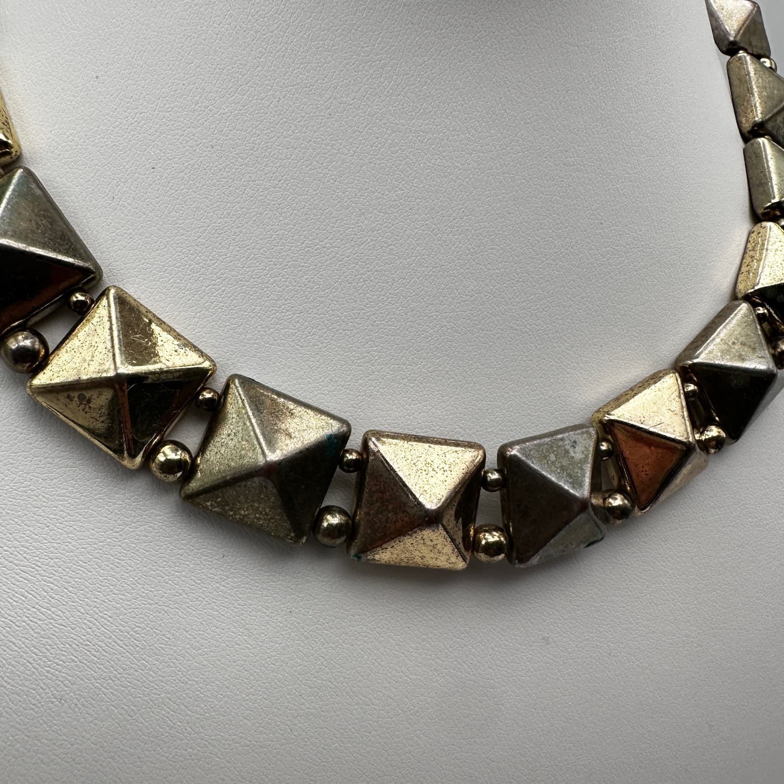 Vintage 80s Gold Tone Pyramid Stud Choker Necklace Geometric Women's Jewelry - Thumbnail 4