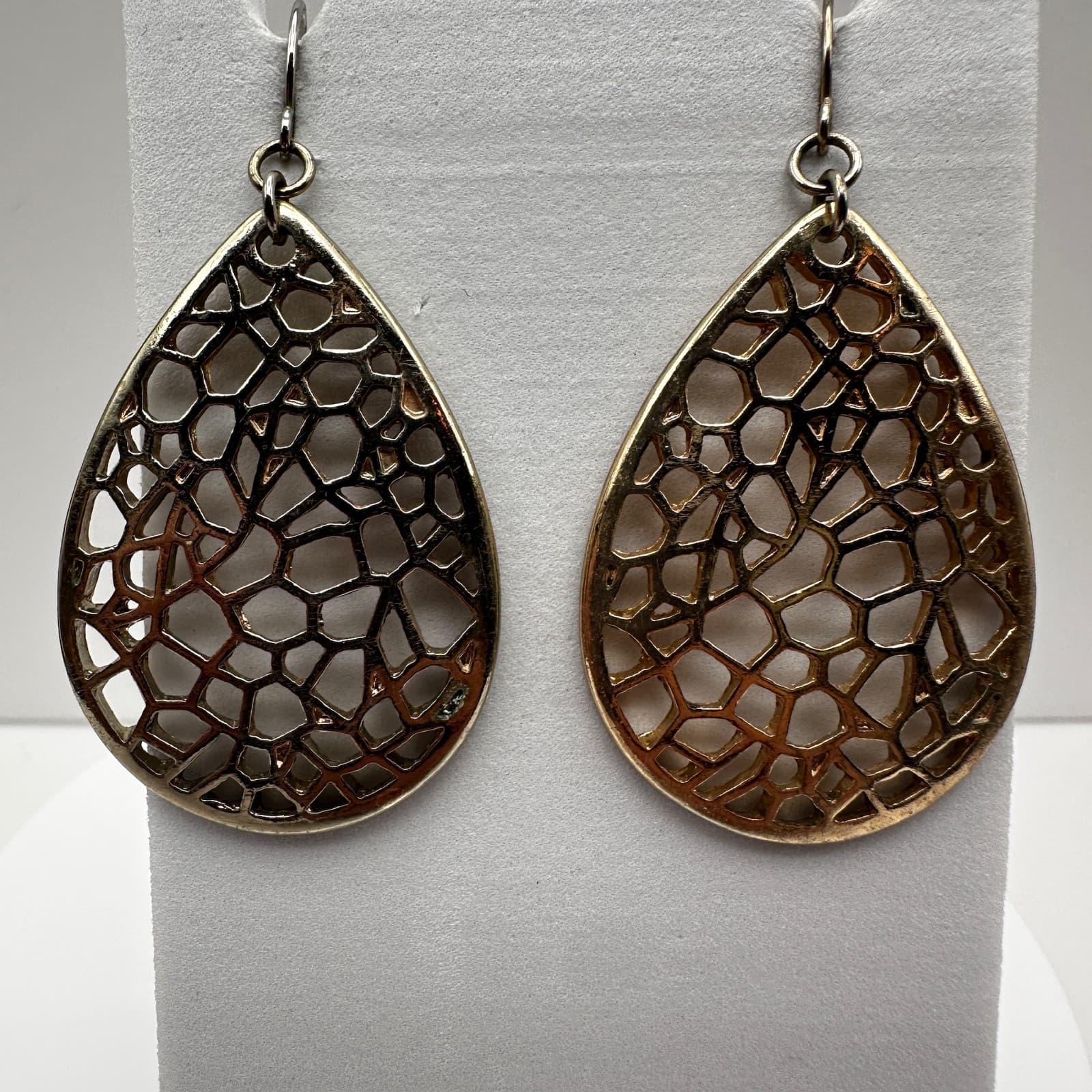 Vintage 90s Gold Tone Filigree Teardrop Dangle Earrings Boho Geometric Mesh - Thumbnail 4