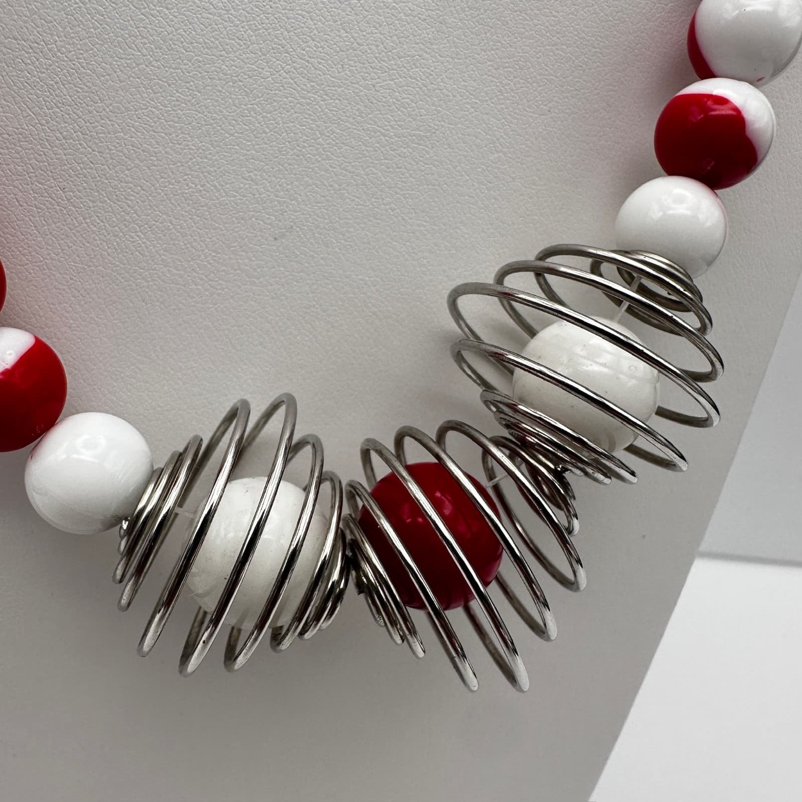 Vintage 90s Red White Bead Necklace Cage Dangle Earrings Silver Tone Jewelry set - Thumbnail 7