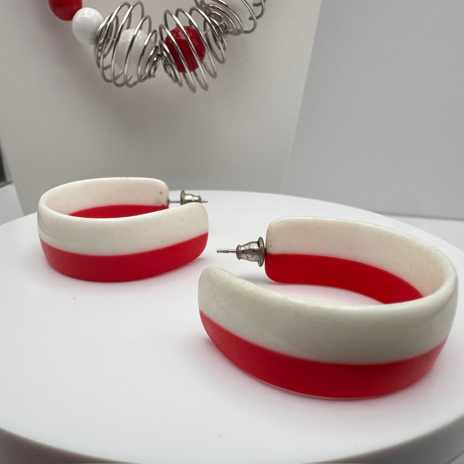 Vintage 90s Red White Bead Necklace Cage Dangle Earrings Silver Tone Jewelry set - Thumbnail 12