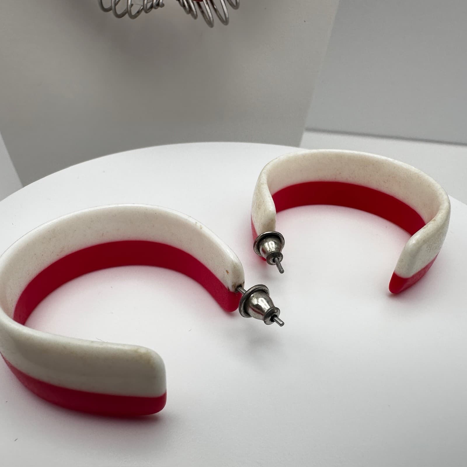 Vintage 90s Red White Bead Necklace Cage Dangle Earrings Silver Tone Jewelry set - Thumbnail 13