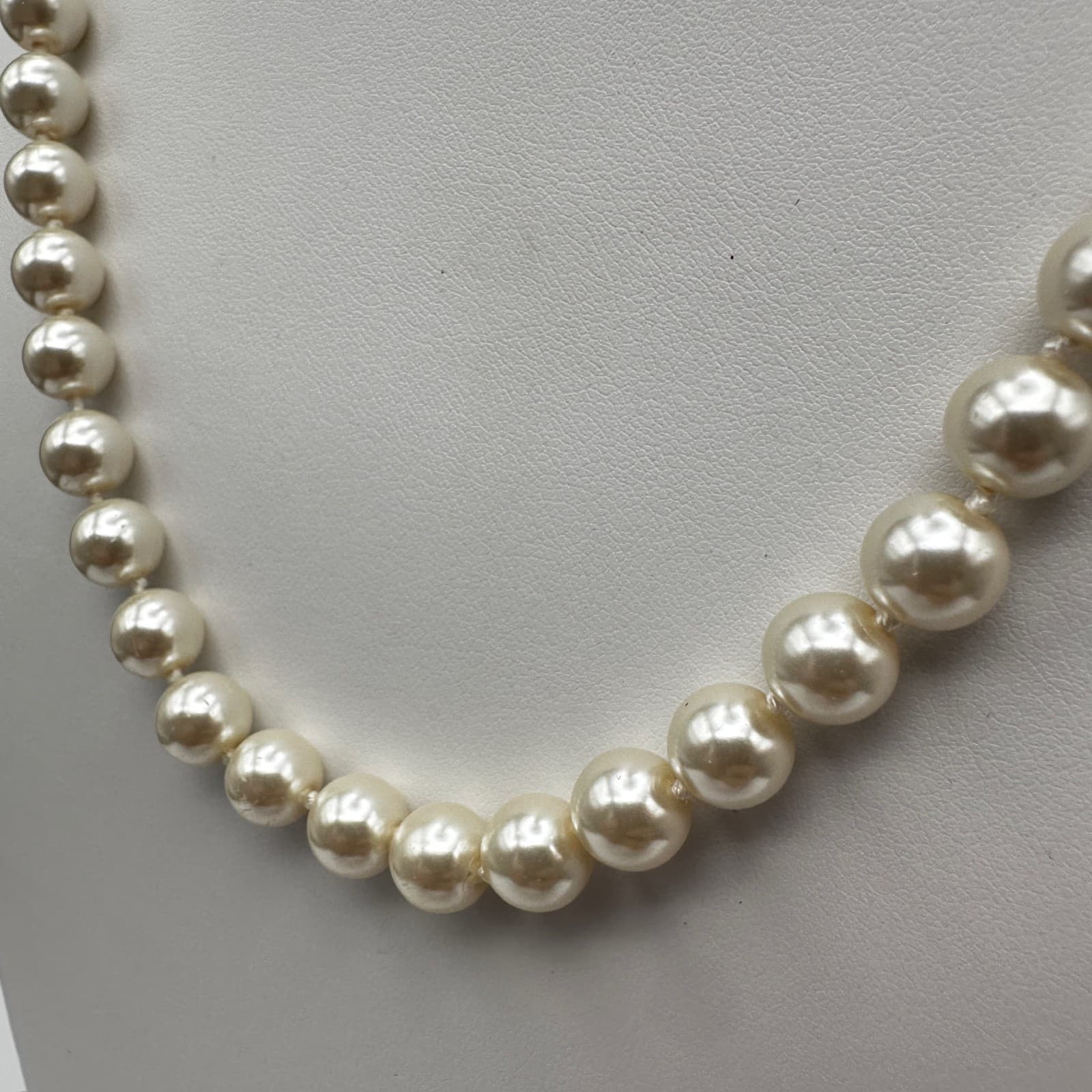 Vintage 90s Cream Faux Pearl Graduated Necklace Silver Tone Women's Jewelry - Thumbnail 6