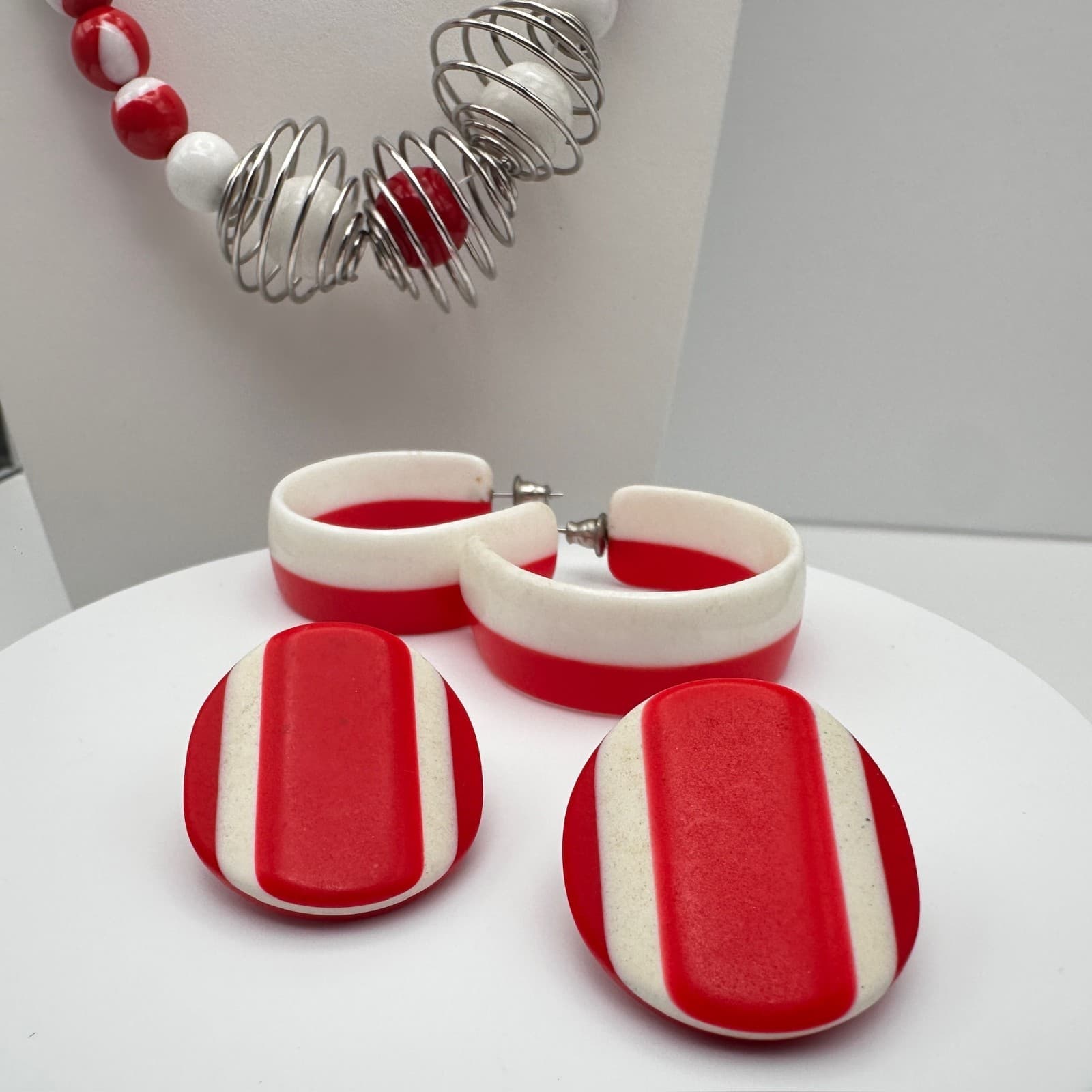 Vintage 90s Red White Bead Necklace Cage Dangle Earrings Silver Tone Jewelry set - Thumbnail 9