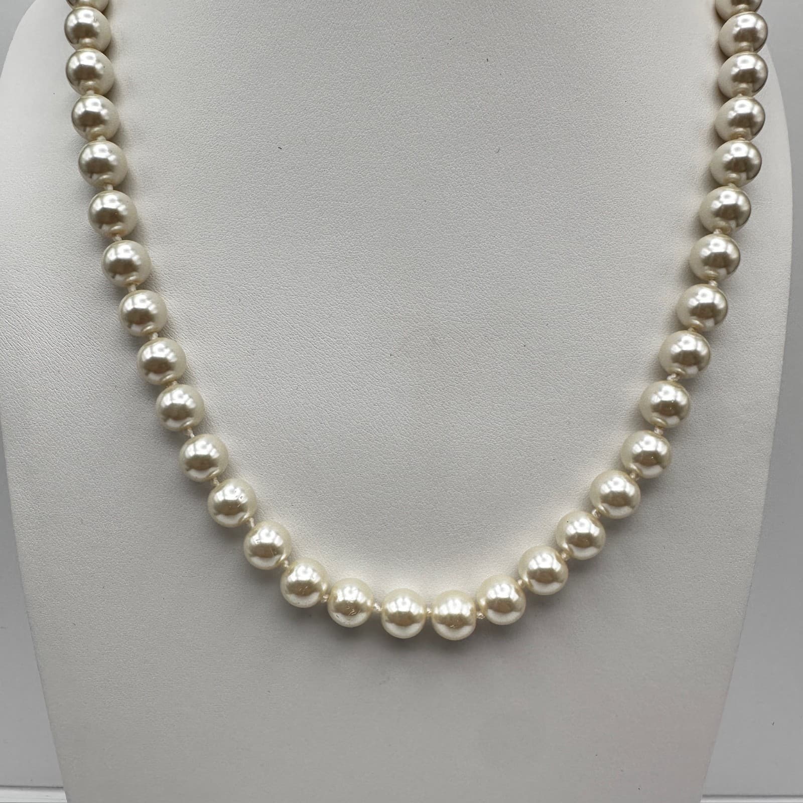 Vintage 90s Cream Faux Pearl Graduated Necklace Silver Tone Women's Jewelry - Thumbnail 3
