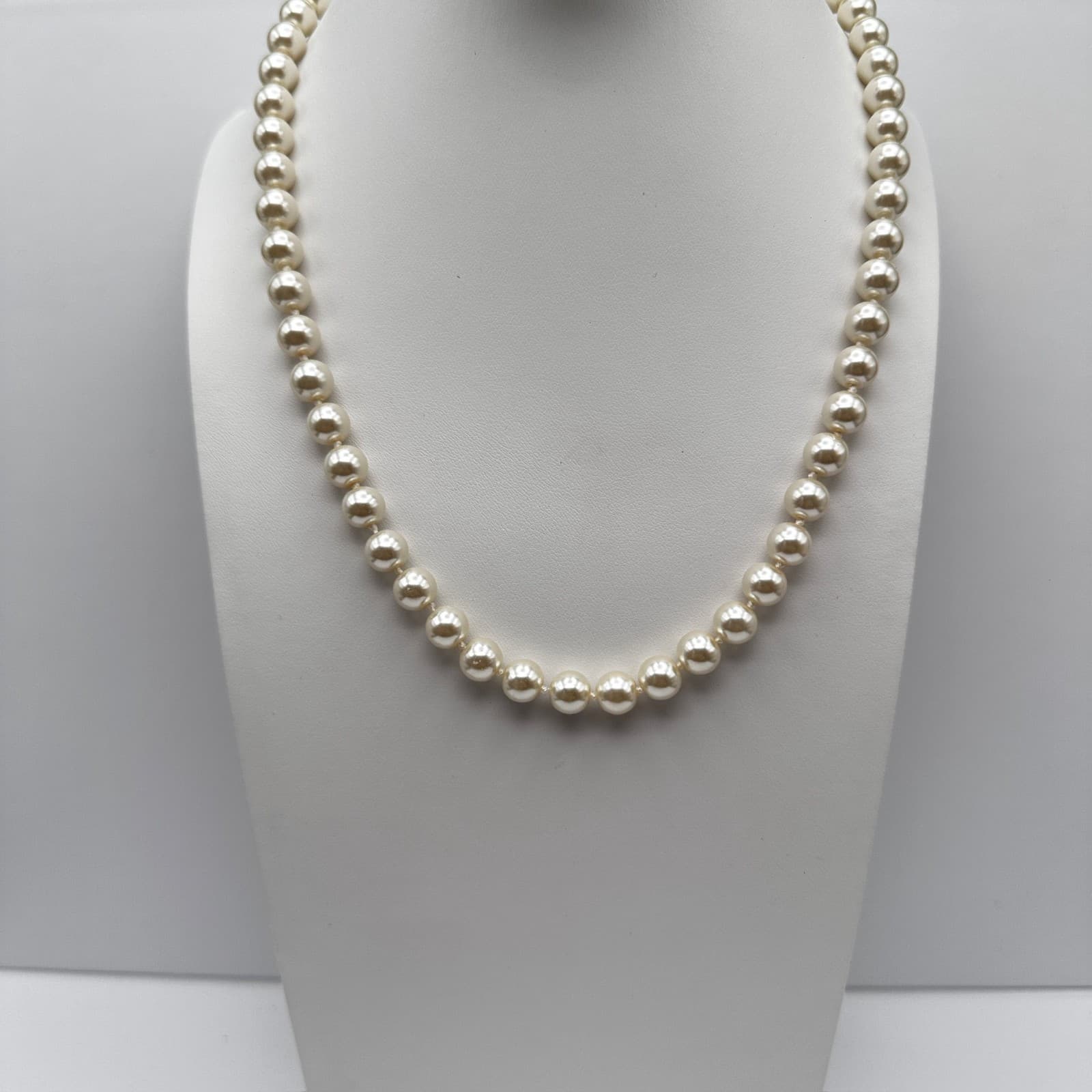 Vintage 90s Cream Faux Pearl Graduated Necklace Silver Tone Women's Jewelry - Thumbnail 2