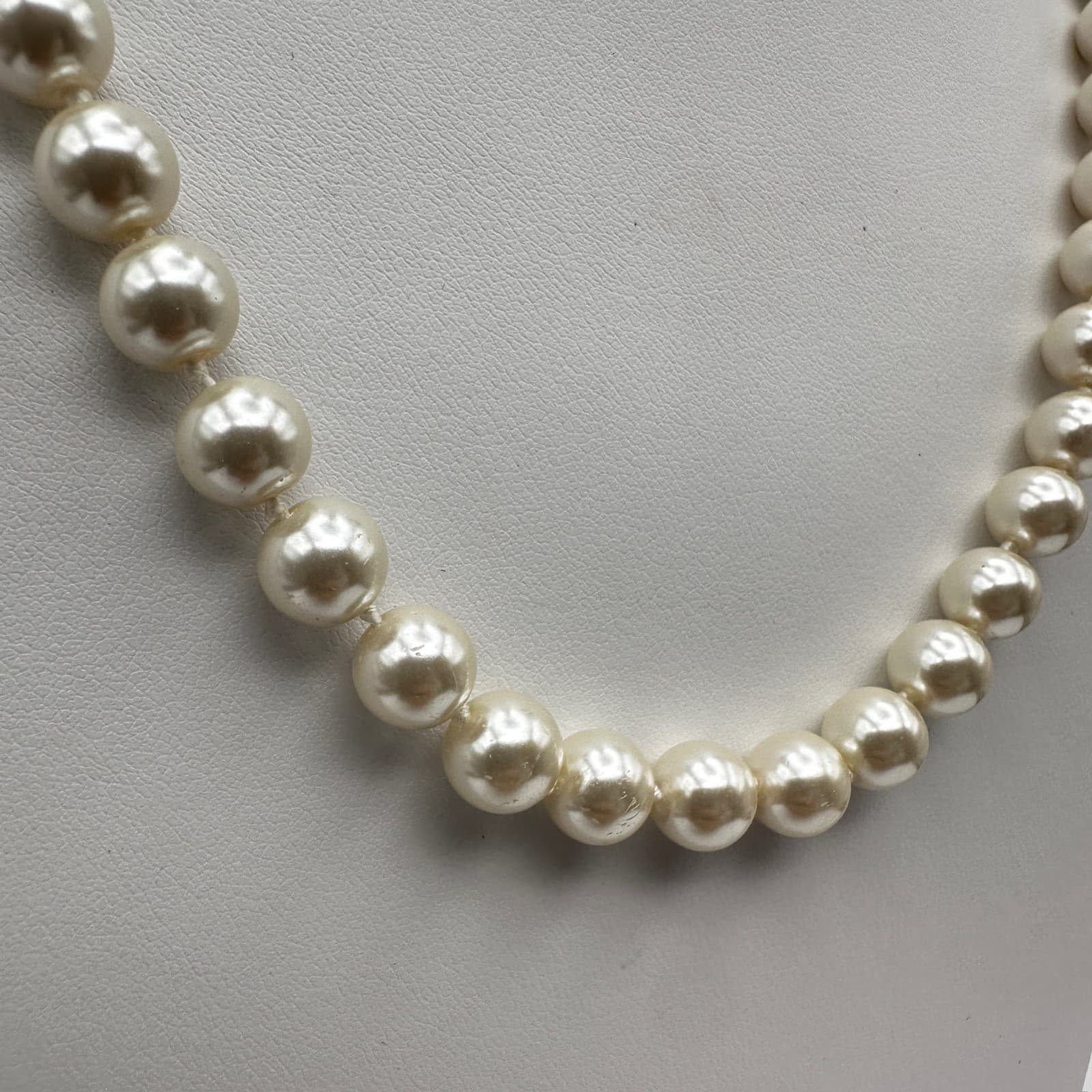 Vintage 90s Cream Faux Pearl Graduated Necklace Silver Tone Women's Jewelry - Thumbnail 4