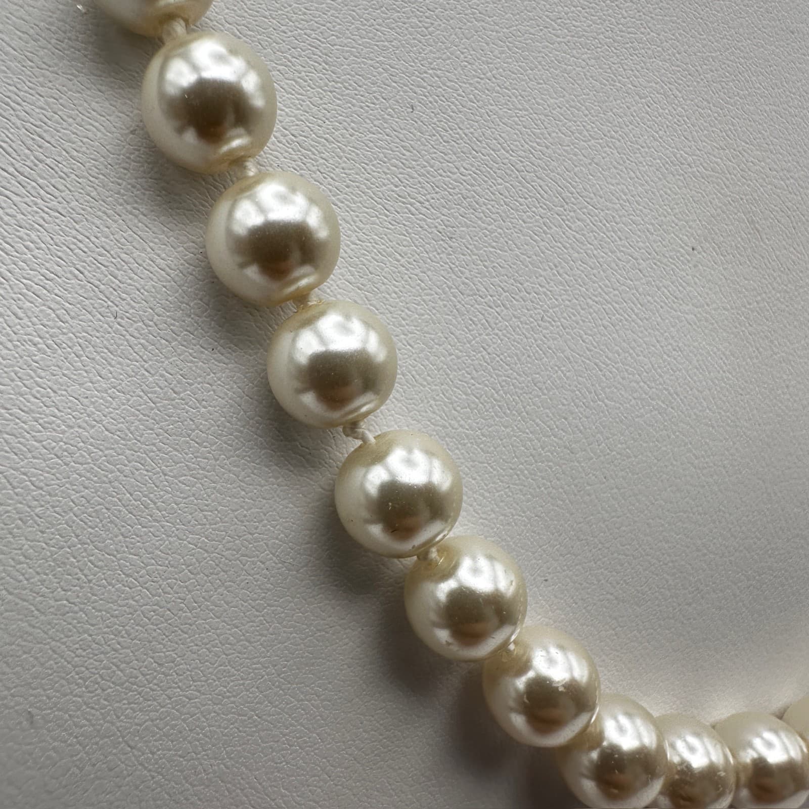 Vintage 90s Cream Faux Pearl Graduated Necklace Silver Tone Women's Jewelry - Thumbnail 5