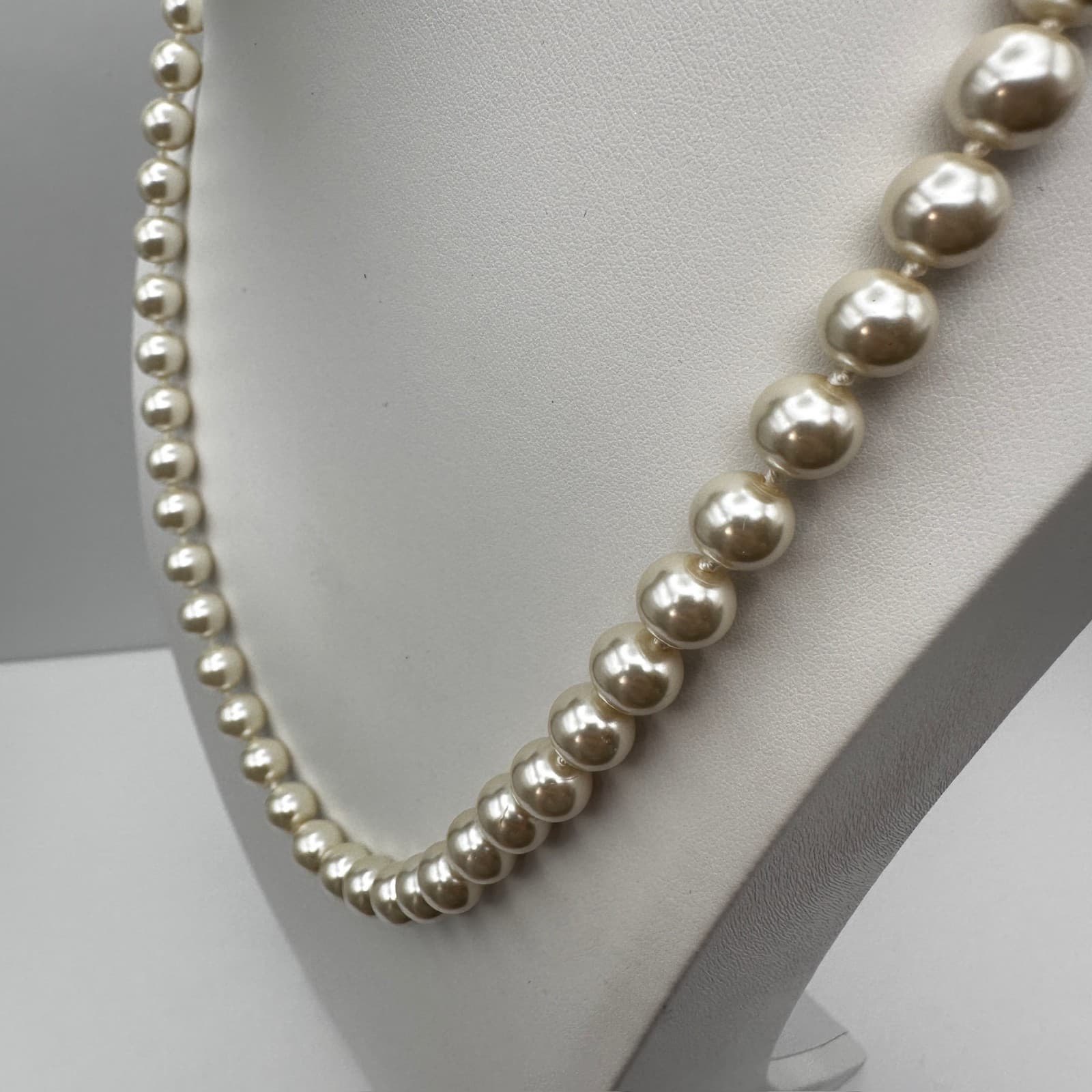 Vintage 90s Cream Faux Pearl Graduated Necklace Silver Tone Women's Jewelry - Thumbnail 9