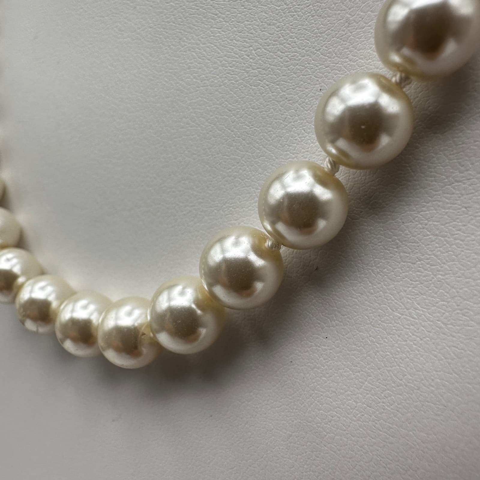 Vintage 90s Cream Faux Pearl Graduated Necklace Silver Tone Women's Jewelry - Thumbnail 7