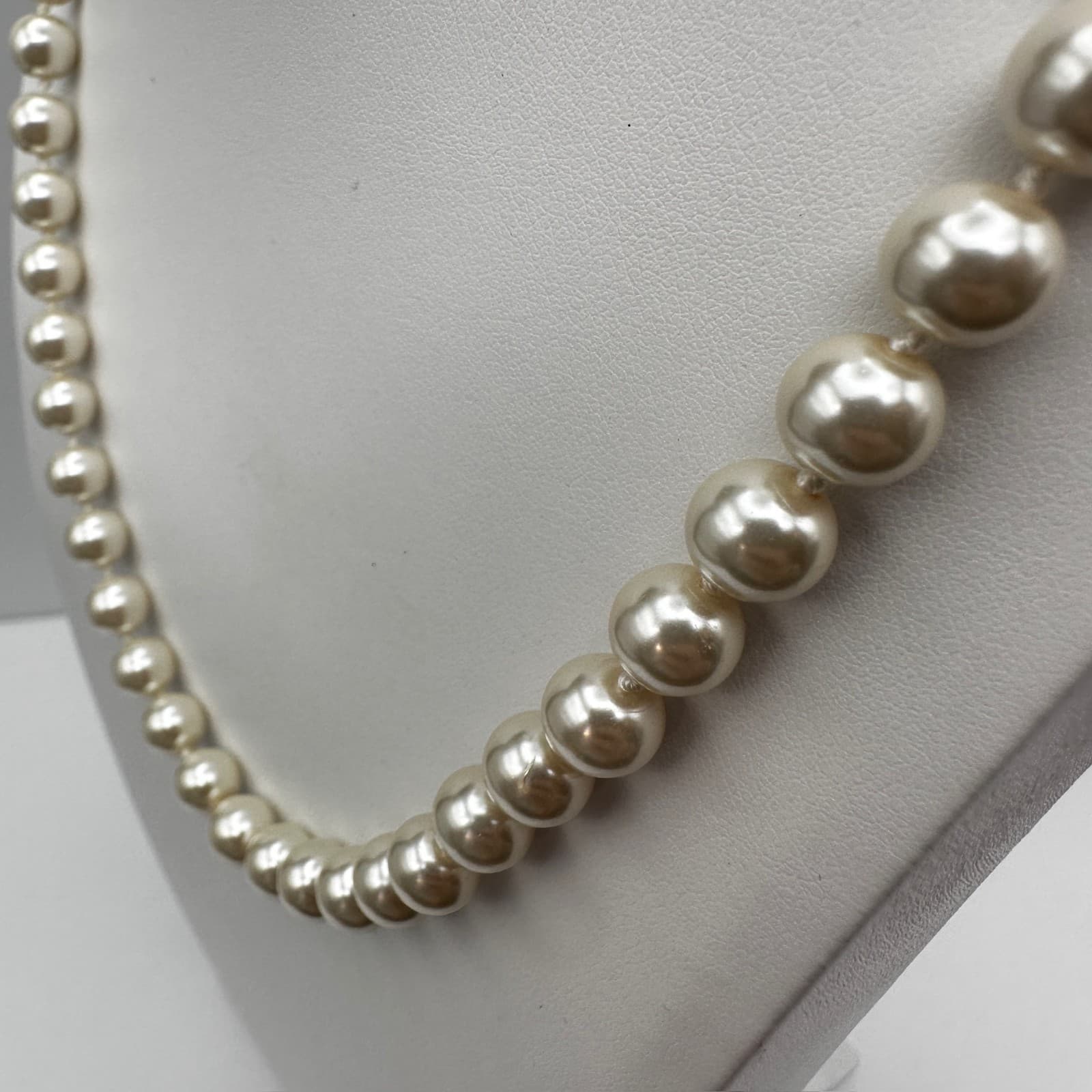 Vintage 90s Cream Faux Pearl Graduated Necklace Silver Tone Women's Jewelry - Thumbnail 10