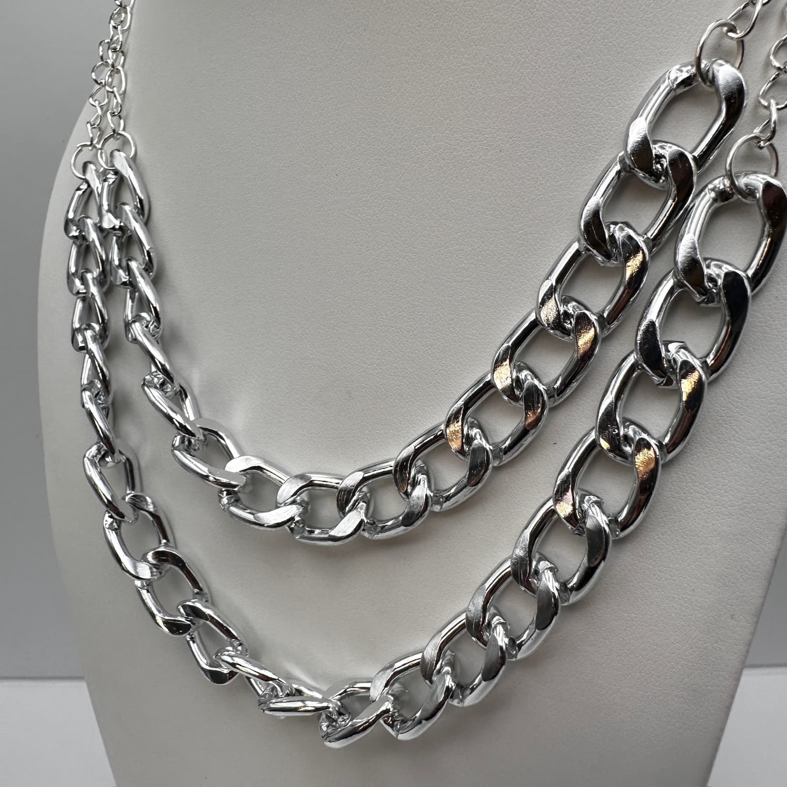 Vintage 90s Silver Tone Double Layer Curb Chain Necklace & Pearl Earrings Set - Thumbnail 4