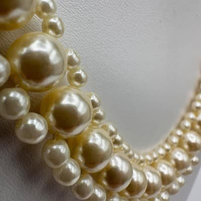 Vintage 80s Cream Faux Pearl Necklace Gold Tone Triple Strand Women's Jewelry - Thumbnail 8