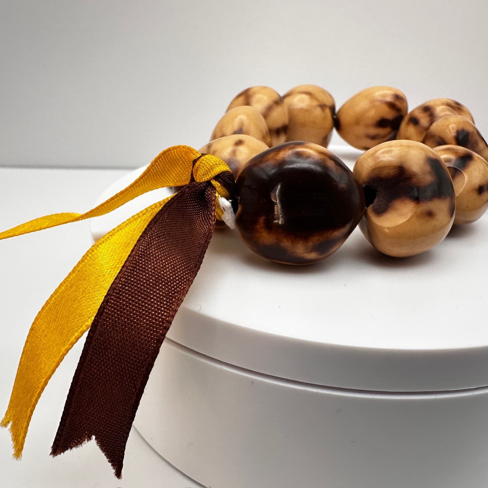 Vintage 90s Kukui Nut Brown Bracelet Hawaiian Luau Ribbon Women's Jewelry - Thumbnail 5