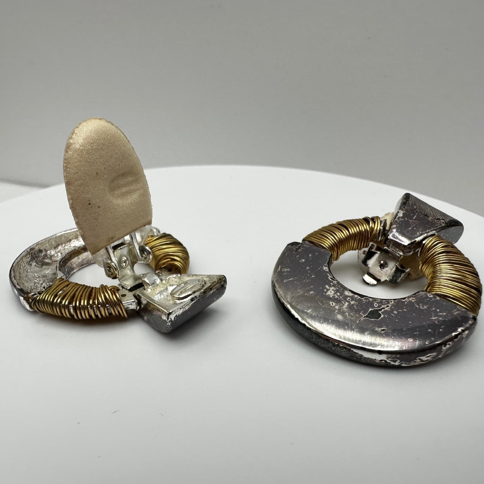 Vintage 80s Two Tone Door Knocker Clip On Earrings Wire Wrapped Women's Jewelry - Thumbnail 10