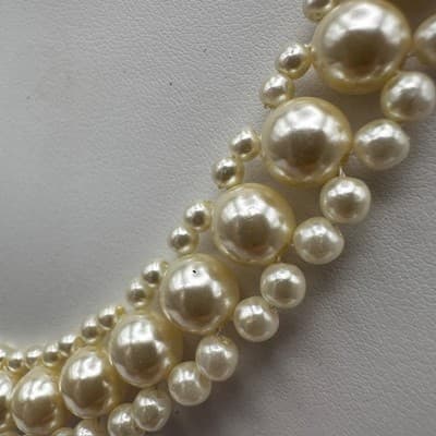 Vintage 80s Cream Faux Pearl Necklace Gold Tone Triple Strand Women's Jewelry - Thumbnail 5