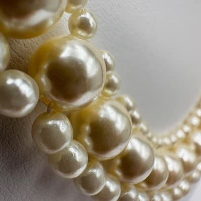 Vintage 80s Cream Faux Pearl Necklace Gold Tone Triple Strand Women's Jewelry - Thumbnail 9
