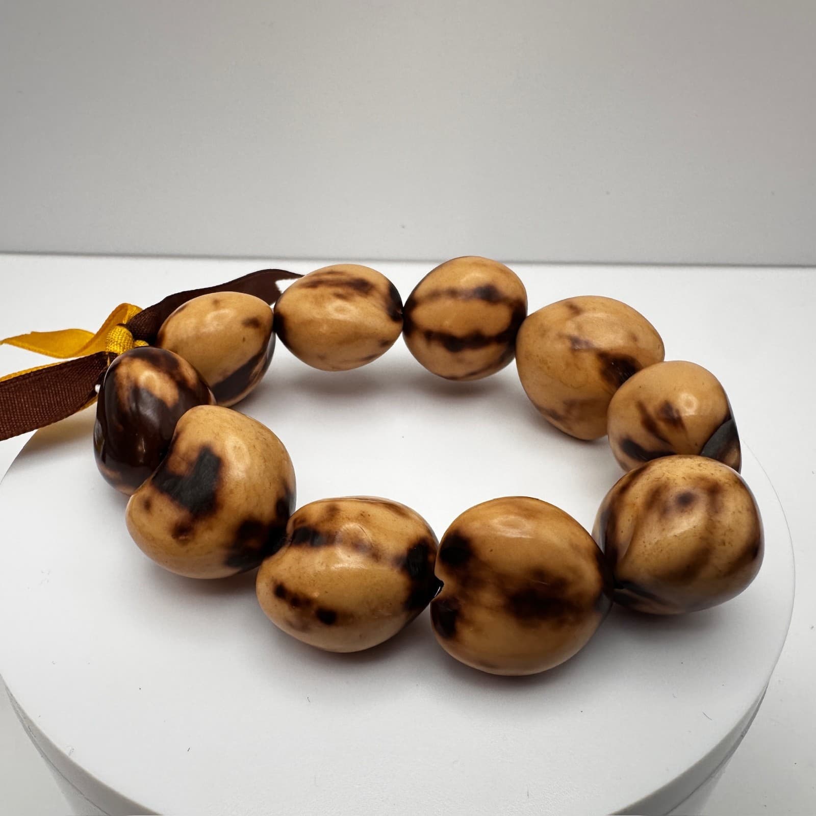 Vintage 90s Kukui Nut Brown Bracelet Hawaiian Luau Ribbon Women's Jewelry - Thumbnail 3