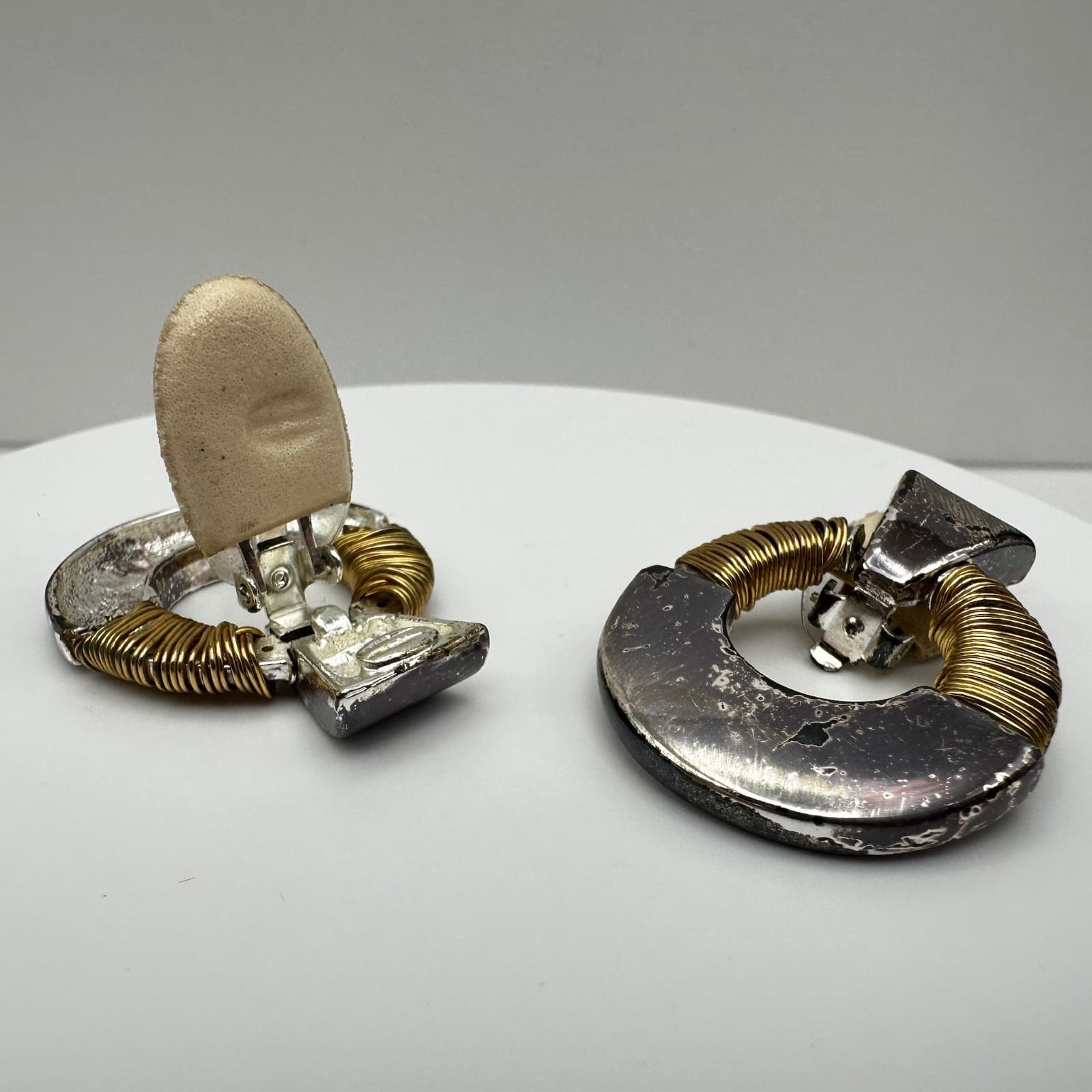 Vintage 80s Two Tone Door Knocker Clip On Earrings Wire Wrapped Women's Jewelry - Thumbnail 8