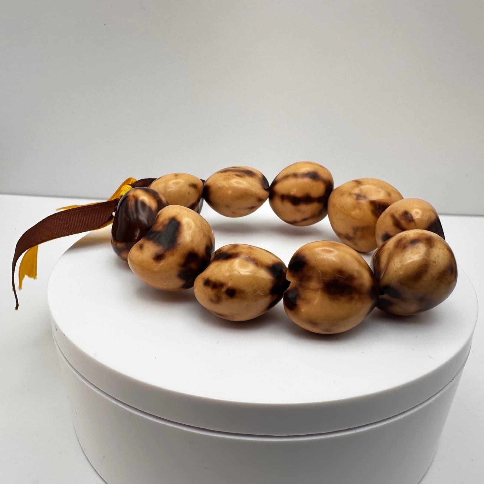 Vintage 90s Kukui Nut Brown Bracelet Hawaiian Luau Ribbon Women's Jewelry - Thumbnail 2