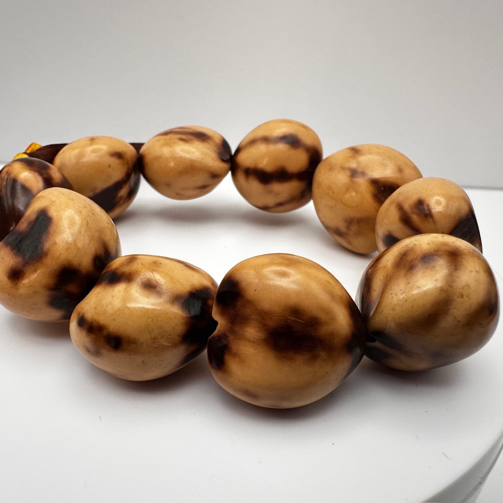 Vintage 90s Kukui Nut Brown Bracelet Hawaiian Luau Ribbon Women's Jewelry - Thumbnail 4