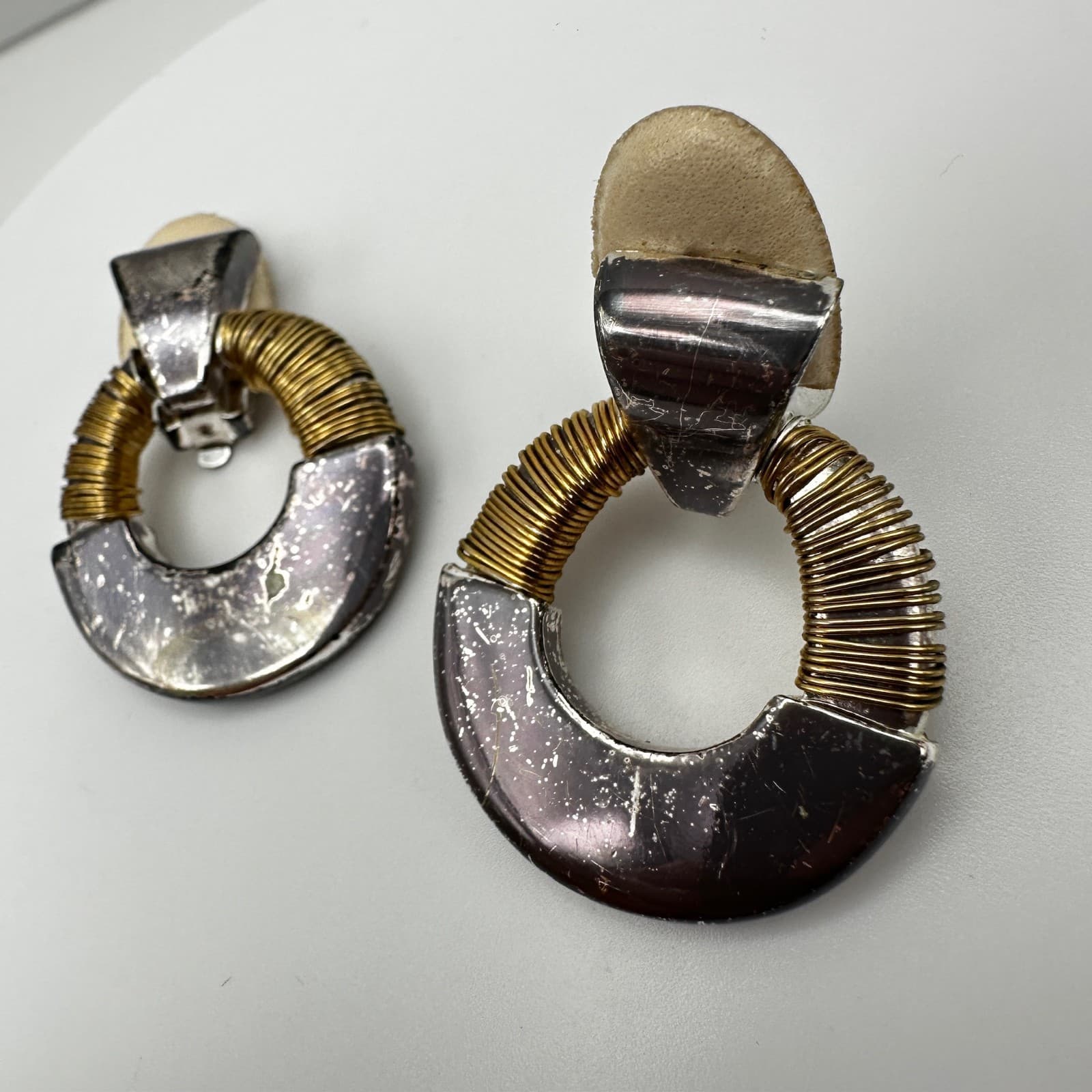 Vintage 80s Two Tone Door Knocker Clip On Earrings Wire Wrapped Women's Jewelry - Thumbnail 3