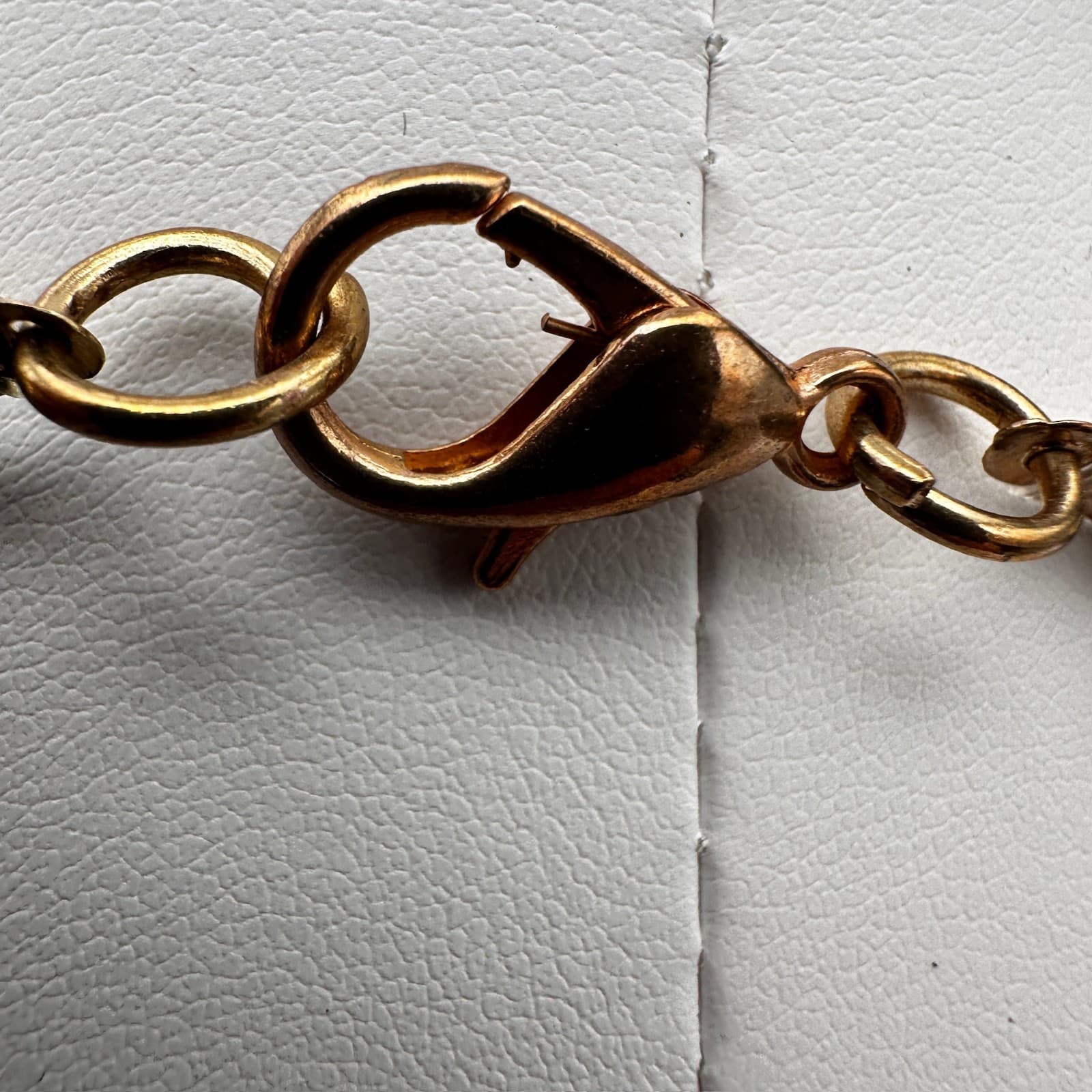 VTG 90s Red Flower Triple Strand White Bead Necklace Gold Tone Women's Jewelry - Thumbnail 9